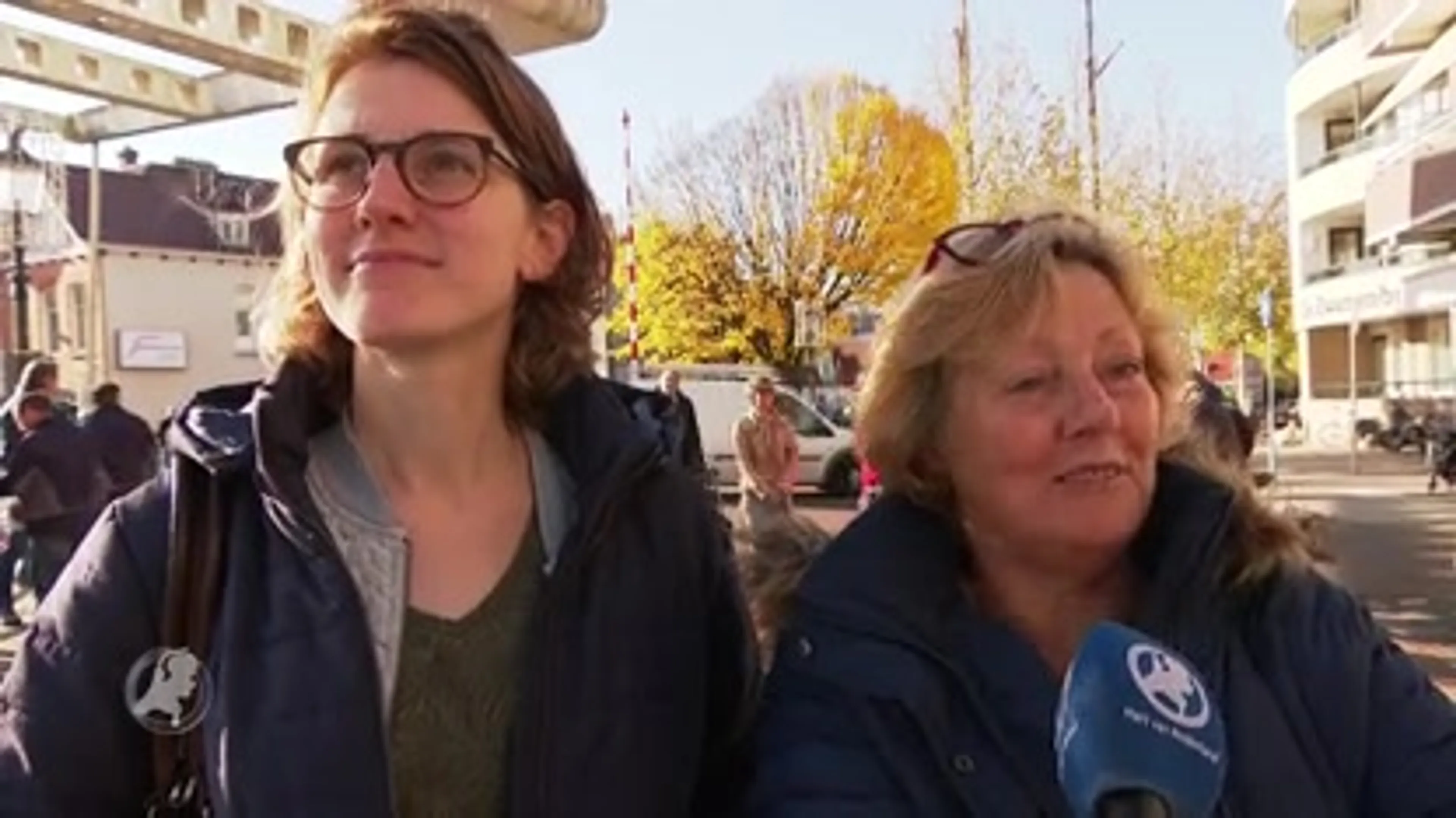 Nieuwe torenspits op Laurentiuskerk in Weesp gehesen