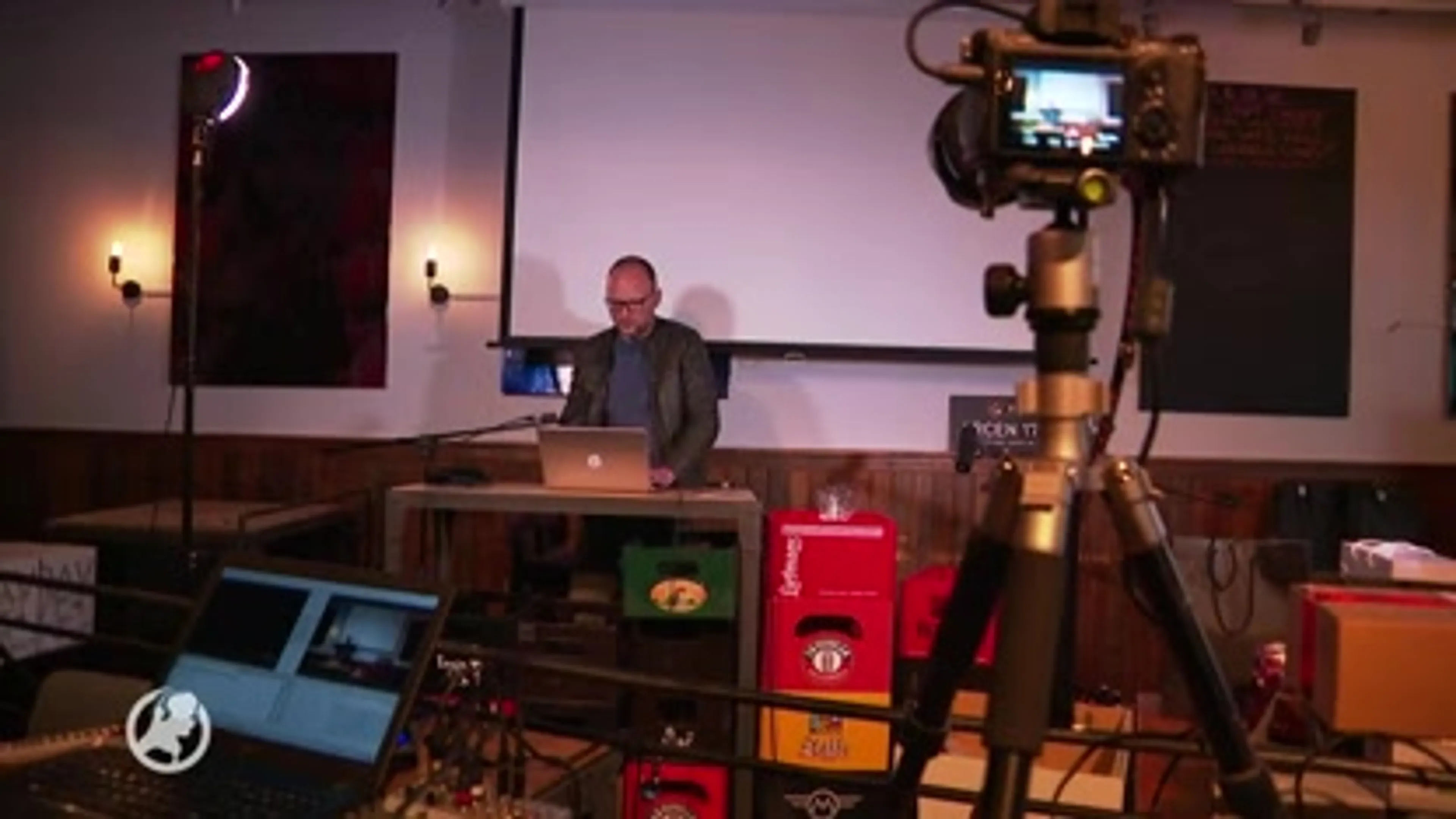 Premier Mark Rutte doet spontaan mee met online pubquiz