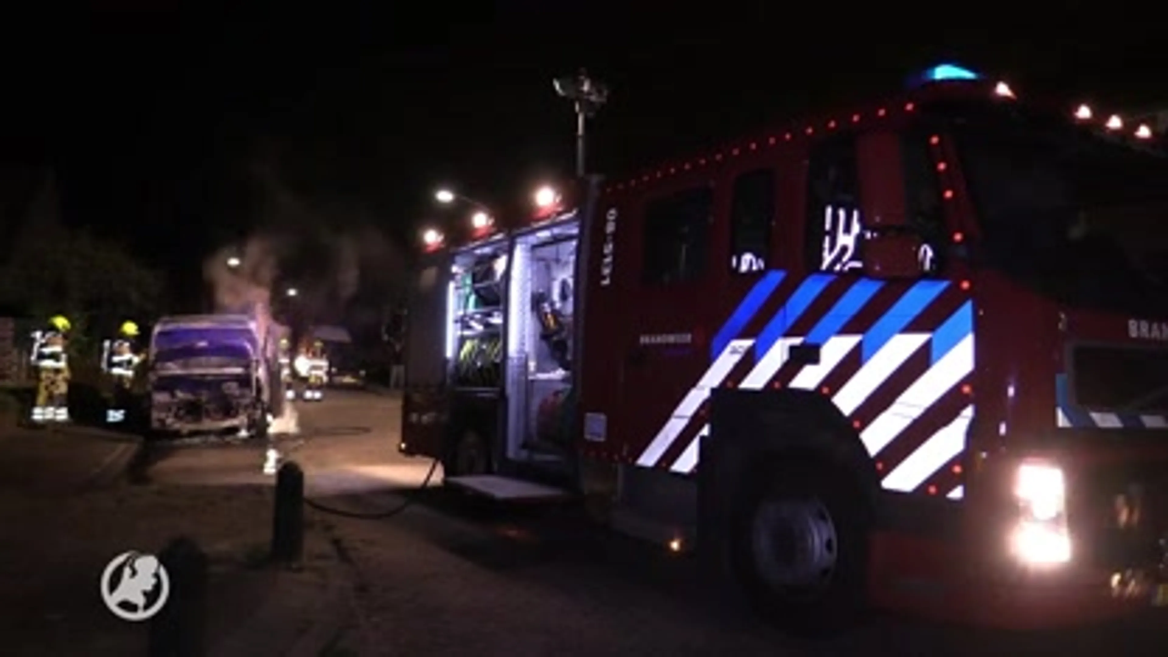 Inwoners Zuilichem opnieuw opgeschrikt door brand, bedrijfsbus gaat in vlammen op