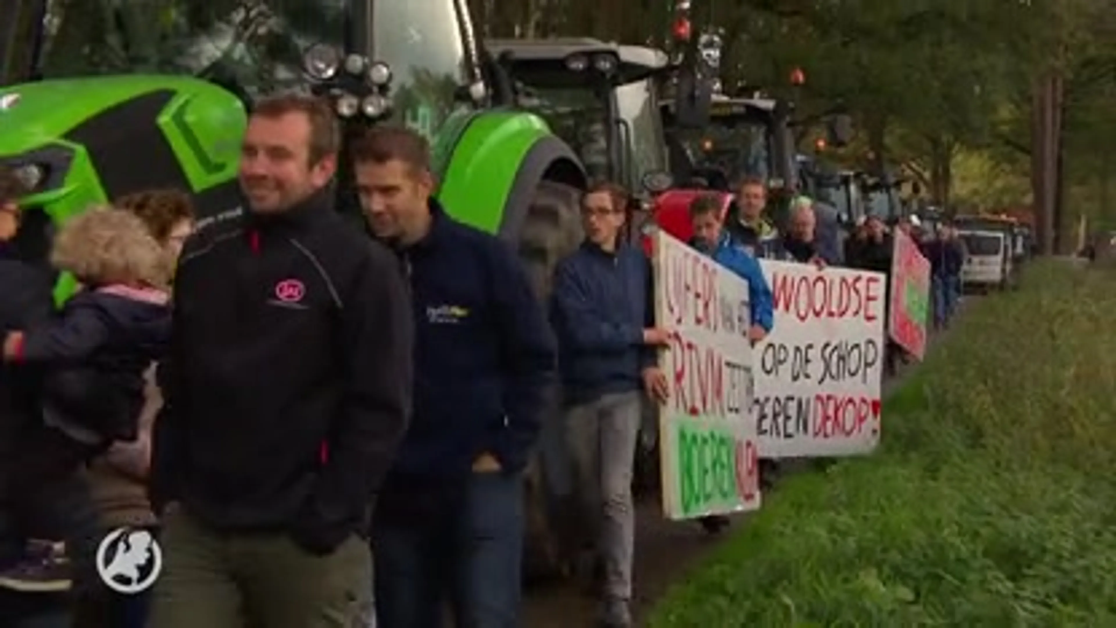 Tientallen boeren blokkeren wegen rond Winterswijk