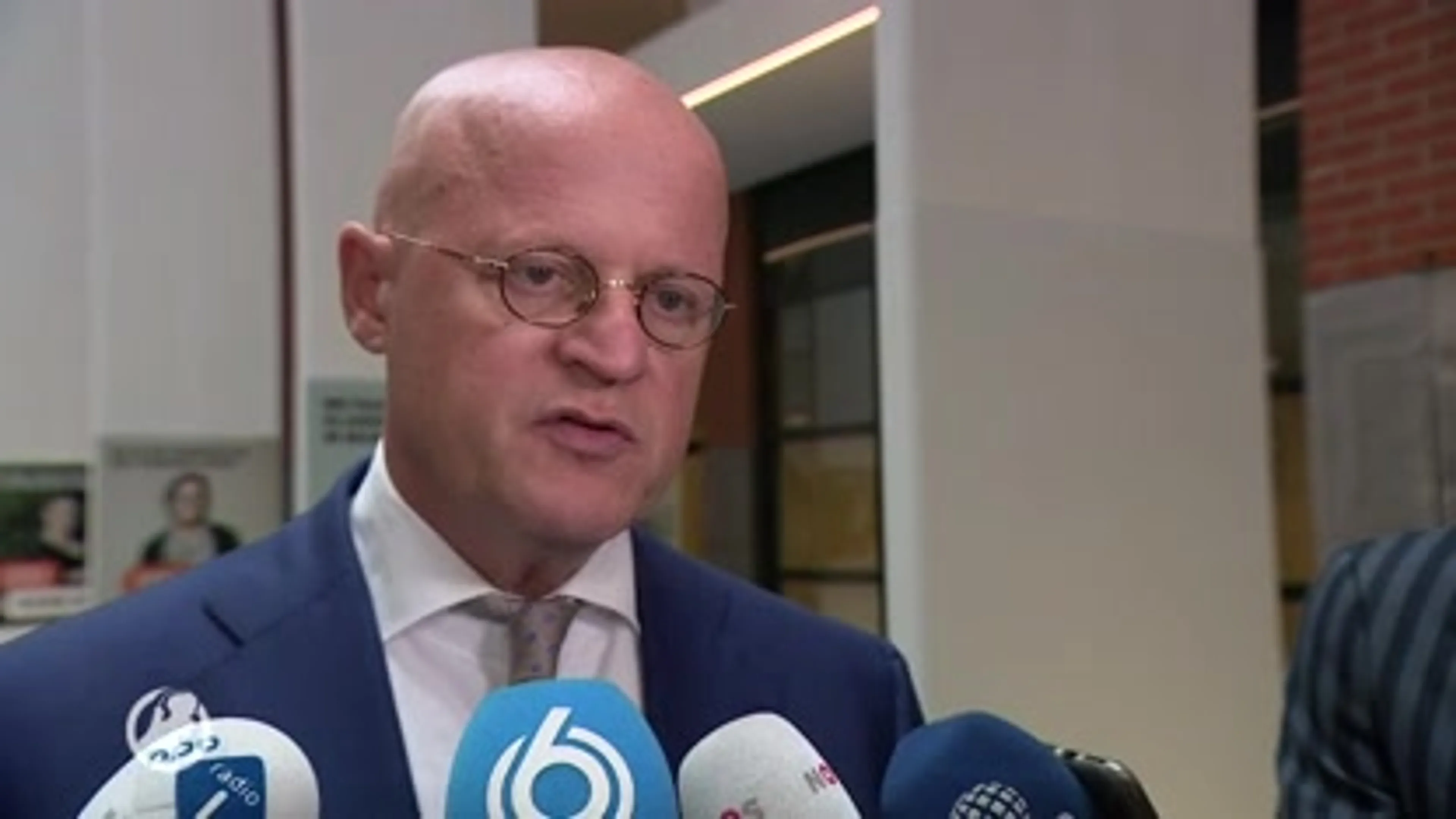 Blijf van ze af! Voortaan gevangenisstraf bij geweld tegen agenten en hulpverleners