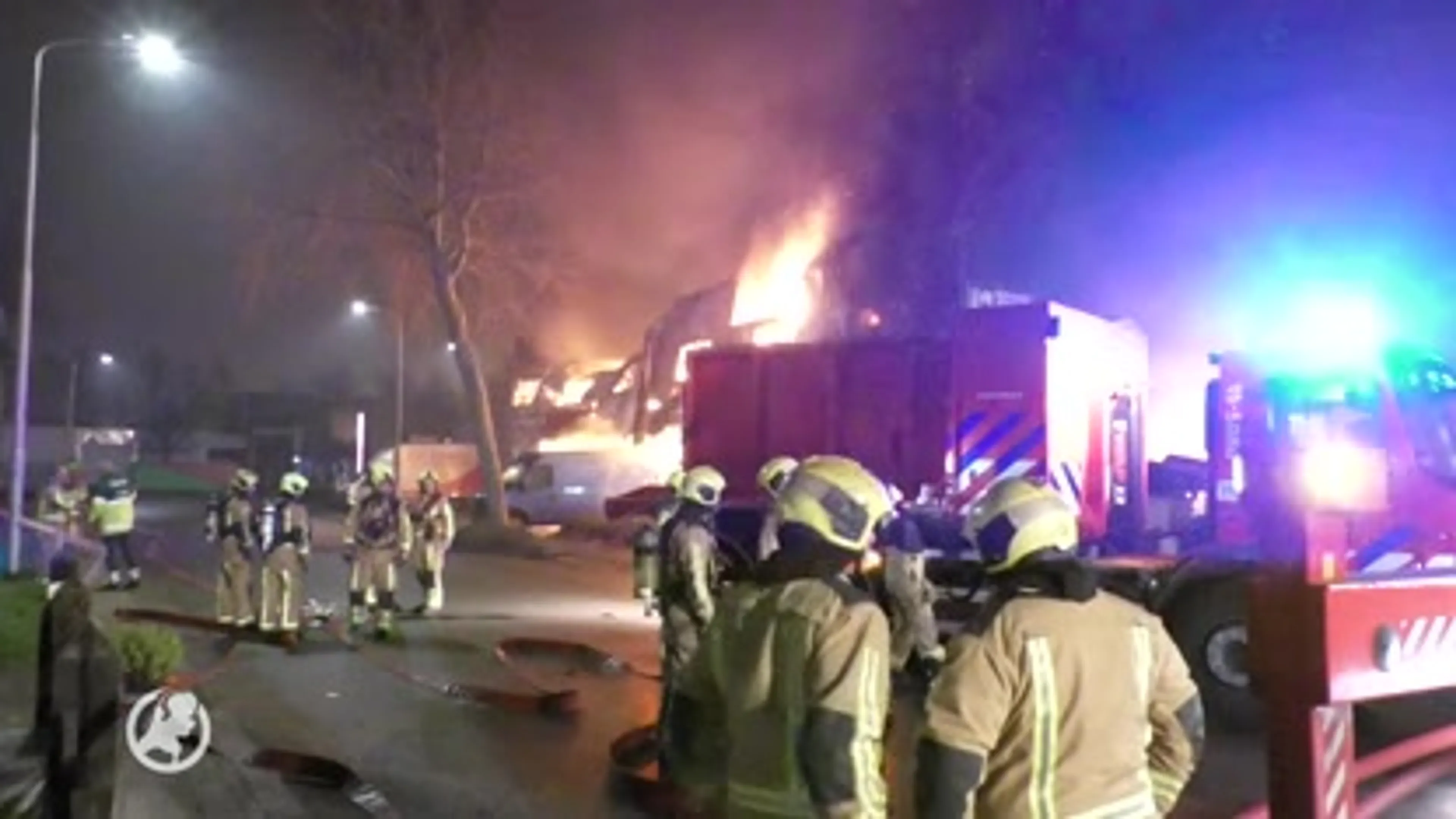 Grote brand op industrieterrein Zoetermeer, rook zorgt voor overlast