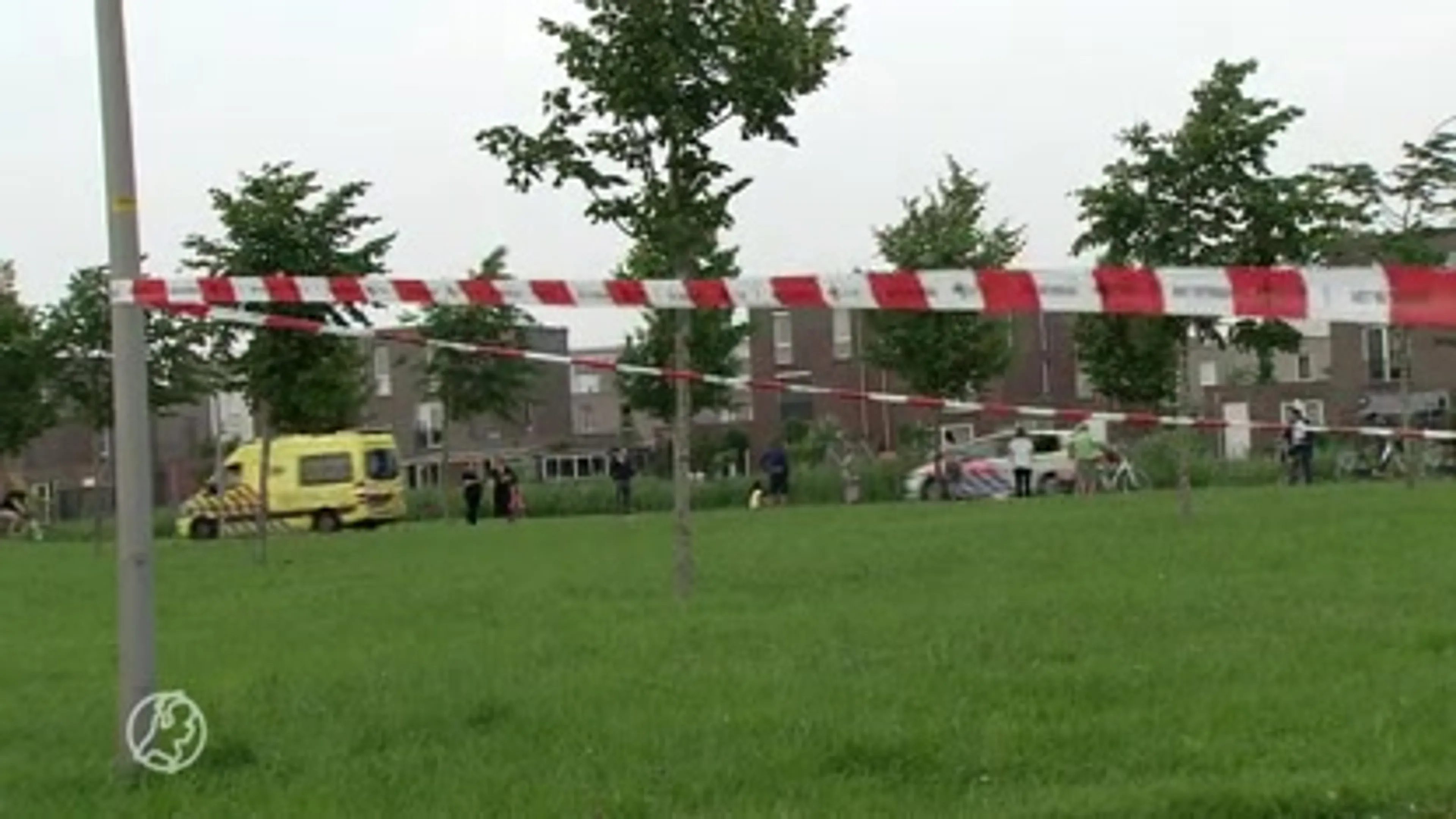 Twee kinderen uit sloot Almere gered, slachtoffers naar ziekenhuis