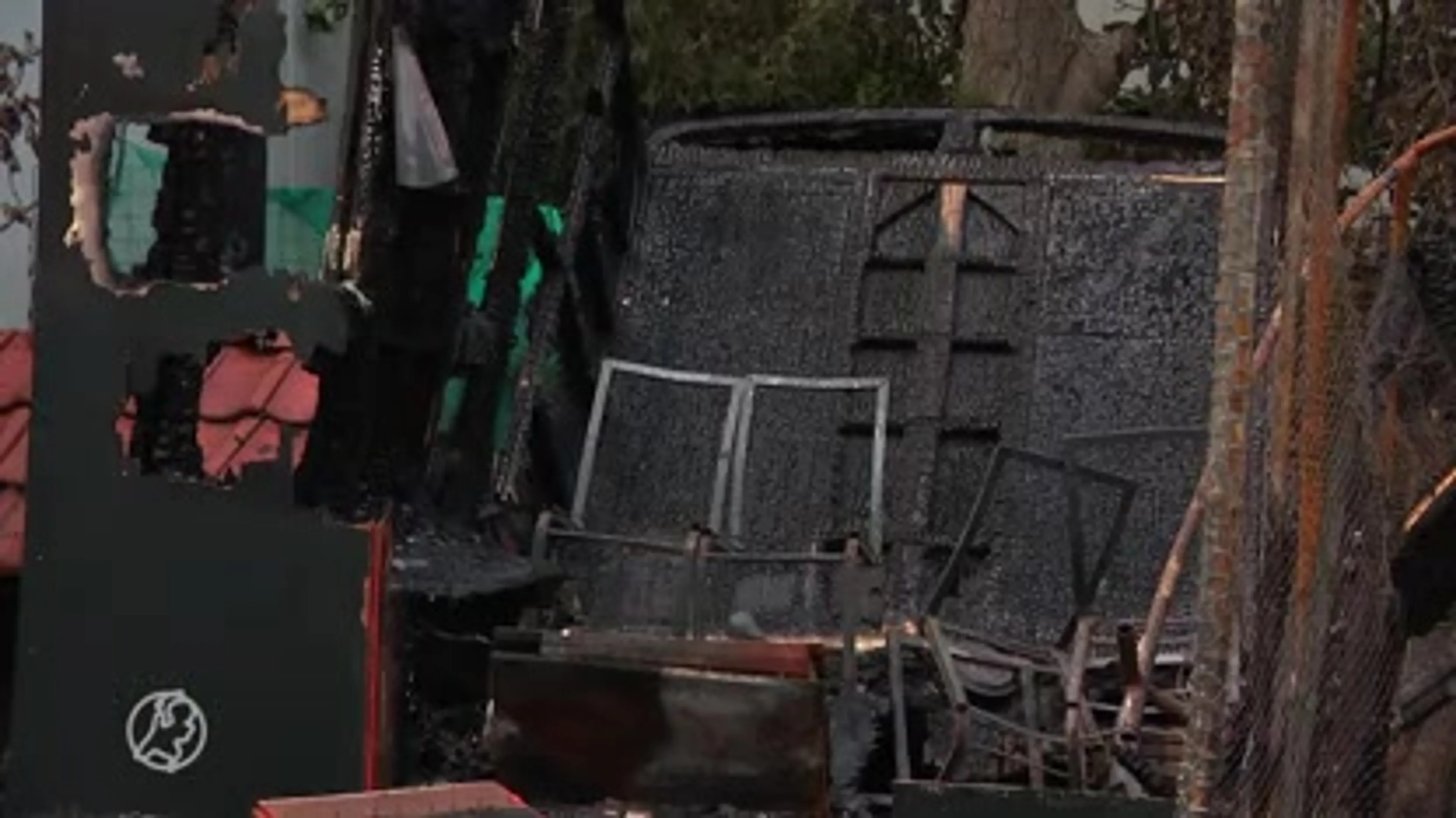 Grote uitslaande brand bedreigt het kruideniersmuseumpje van Wijnand: 'Vlammen sloegen meters uit het dak'