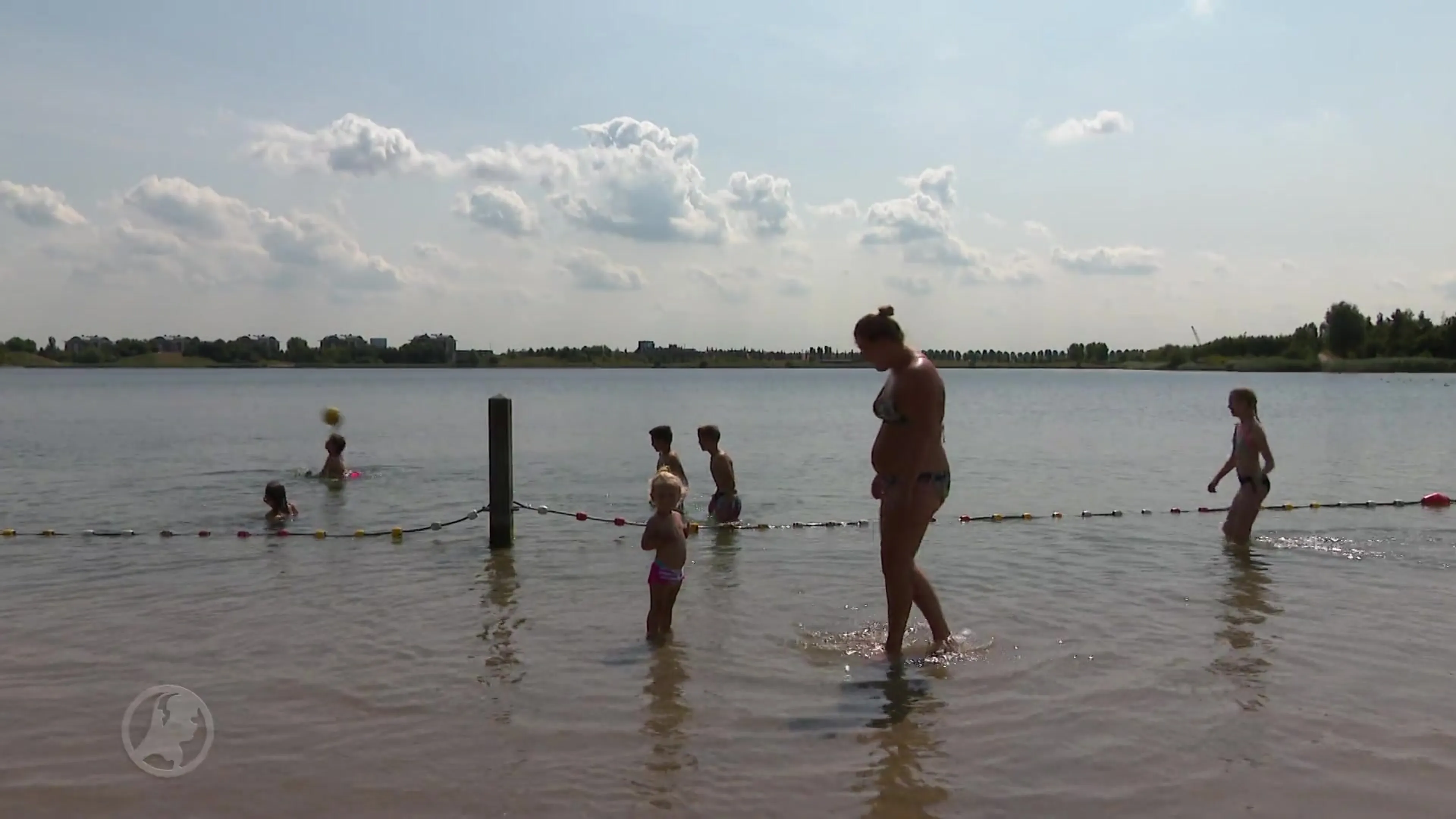 Omwonenden willen meer toezicht bij Toolenburgerplas nadat jochie (4) verdronk