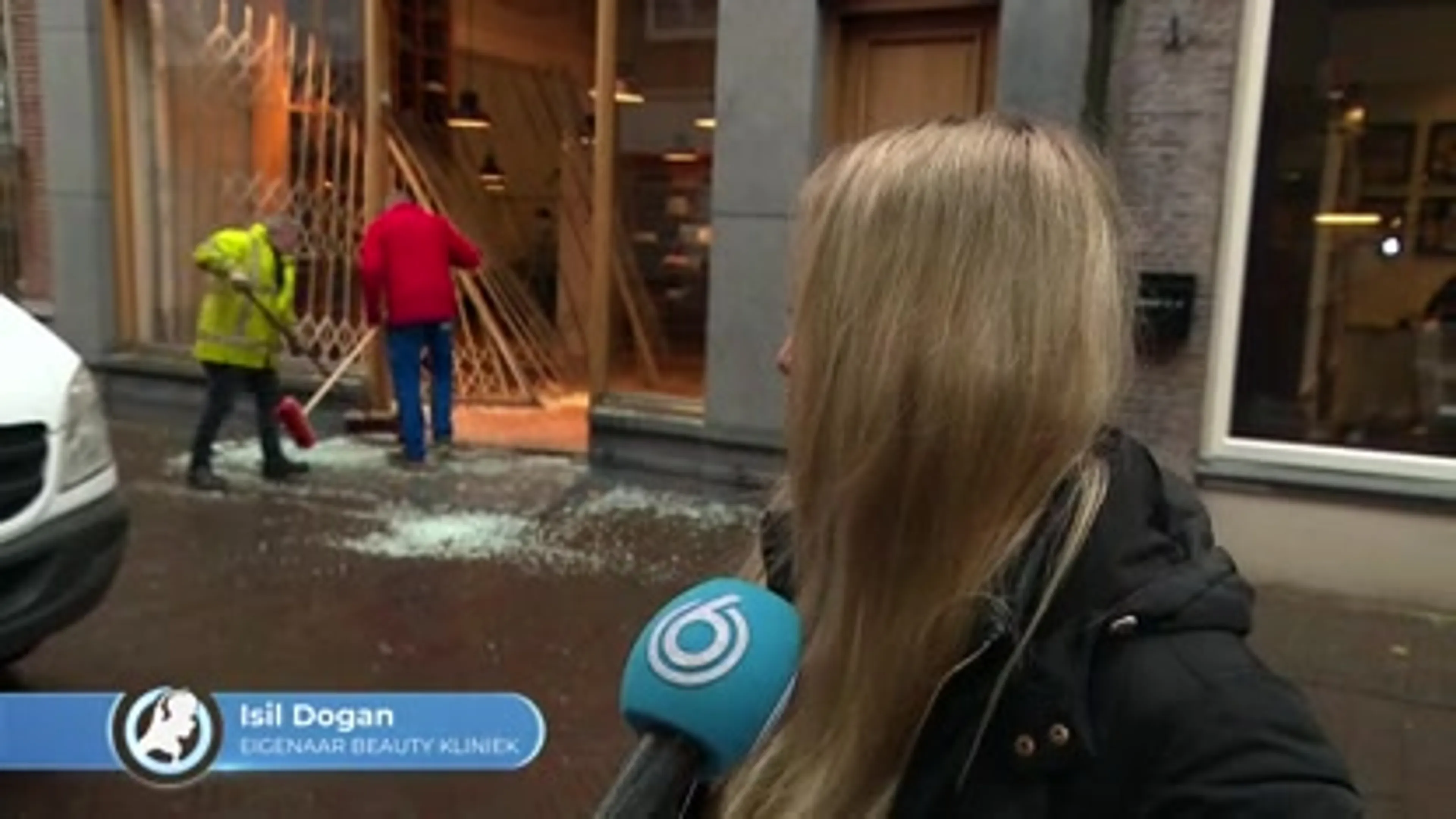 Luxe kledingwinkel in Deventer geplunderd na ramkraak