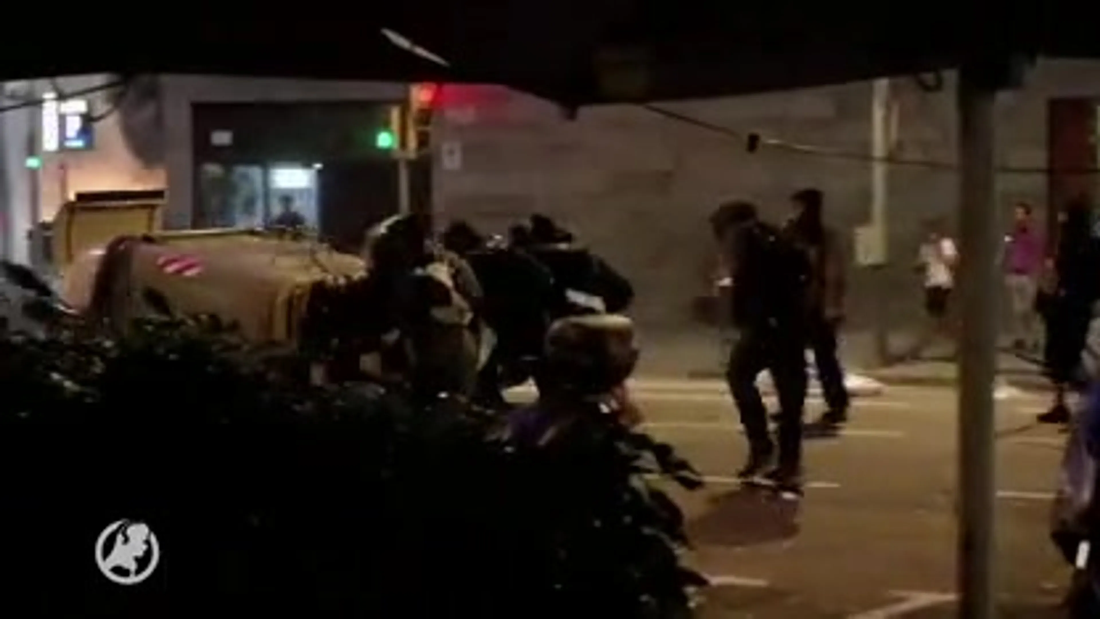 Elke dag rellen voor zijn deur in Barcelona, Nederlander Mitchell is het zat en vlucht