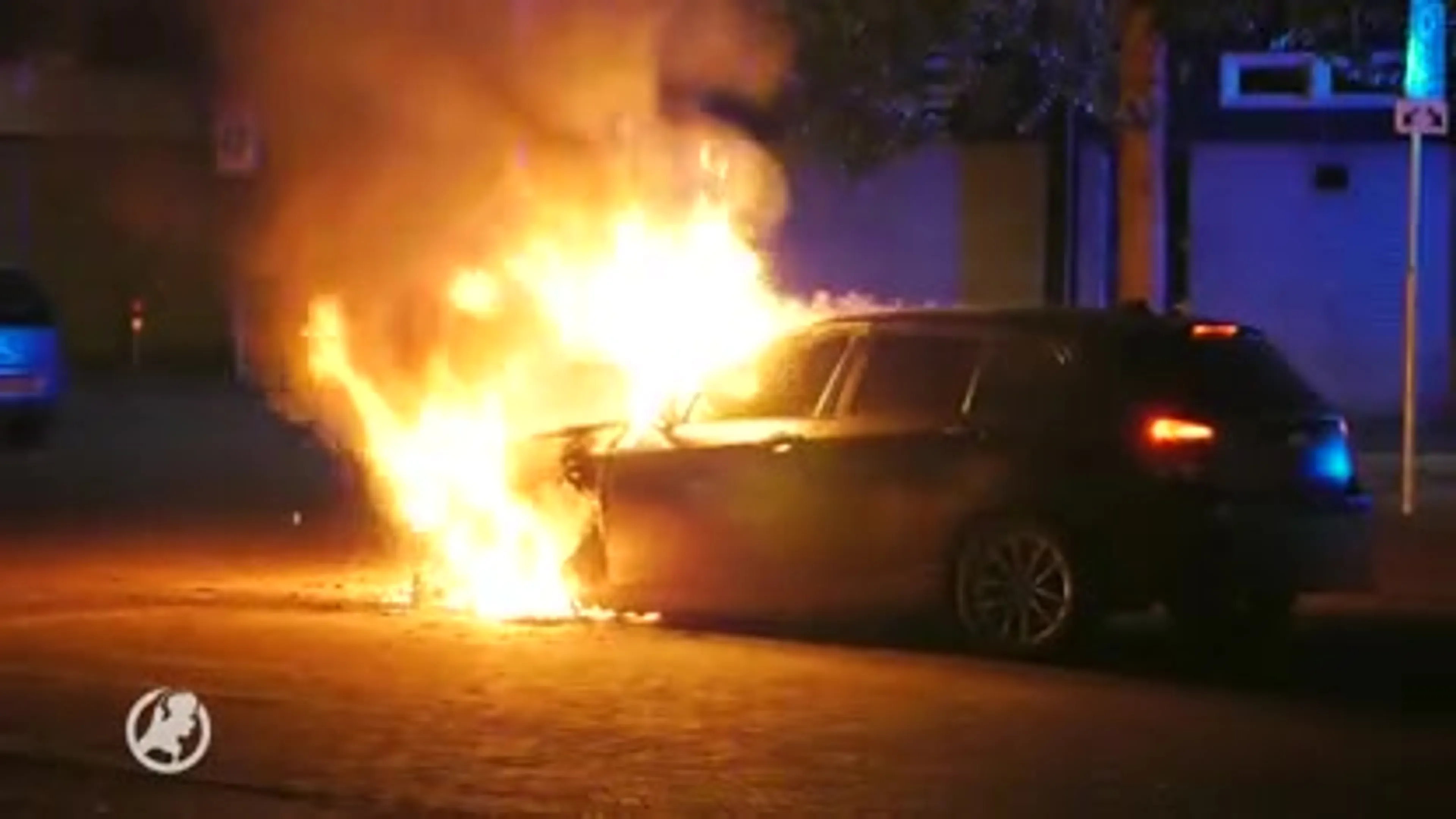 Opnieuw autobranden in Arnhem, twee voertuigen gaan in vlammen op