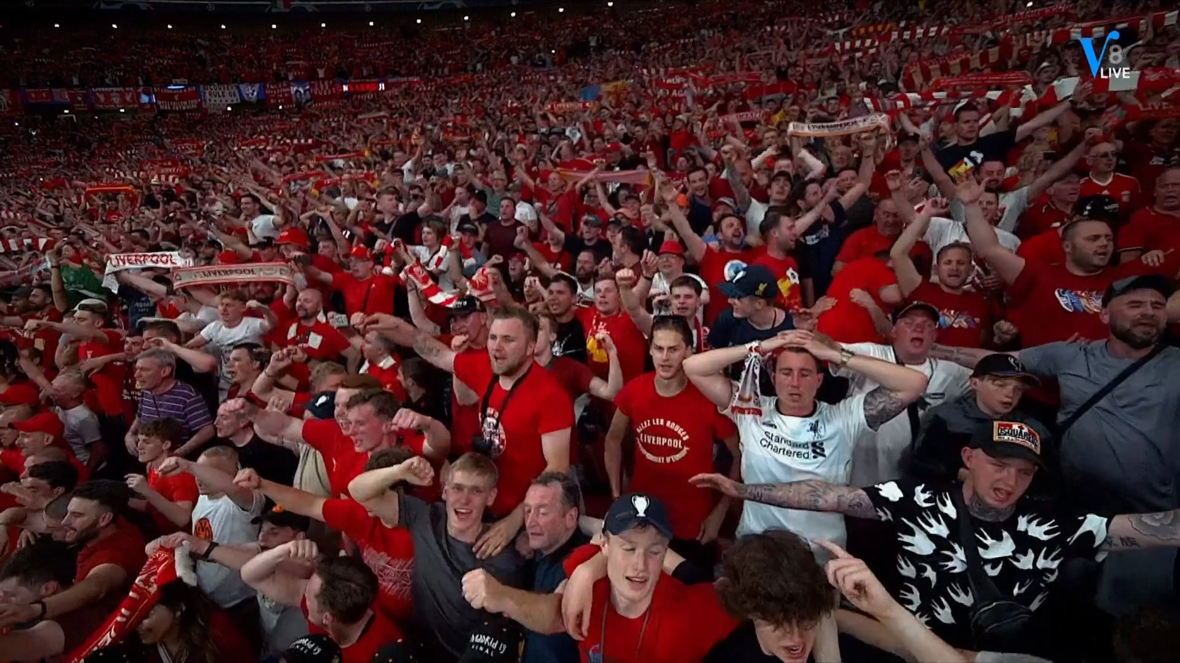 KIPPENVEL: Liverpool-fans zingen uit volle borst You'll Never Walk Alone na winst Champions League