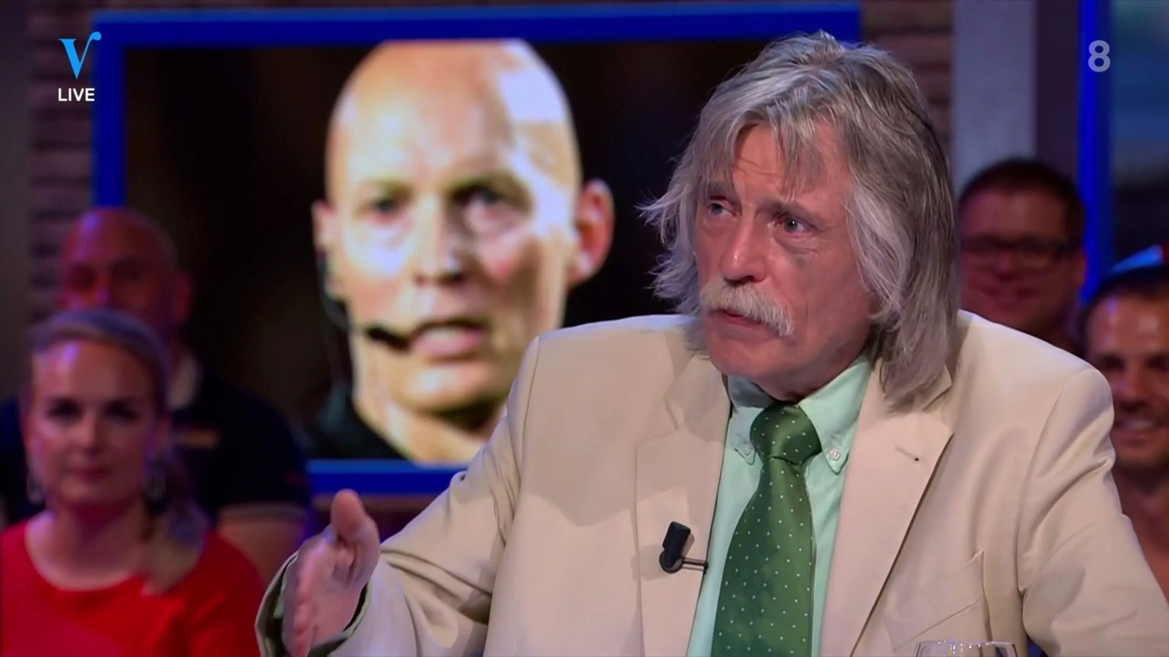 Scheidsrechter Siemen Mulder door de mangel: 'Misschien kunnen we hem als therapie een blokfluit geven'