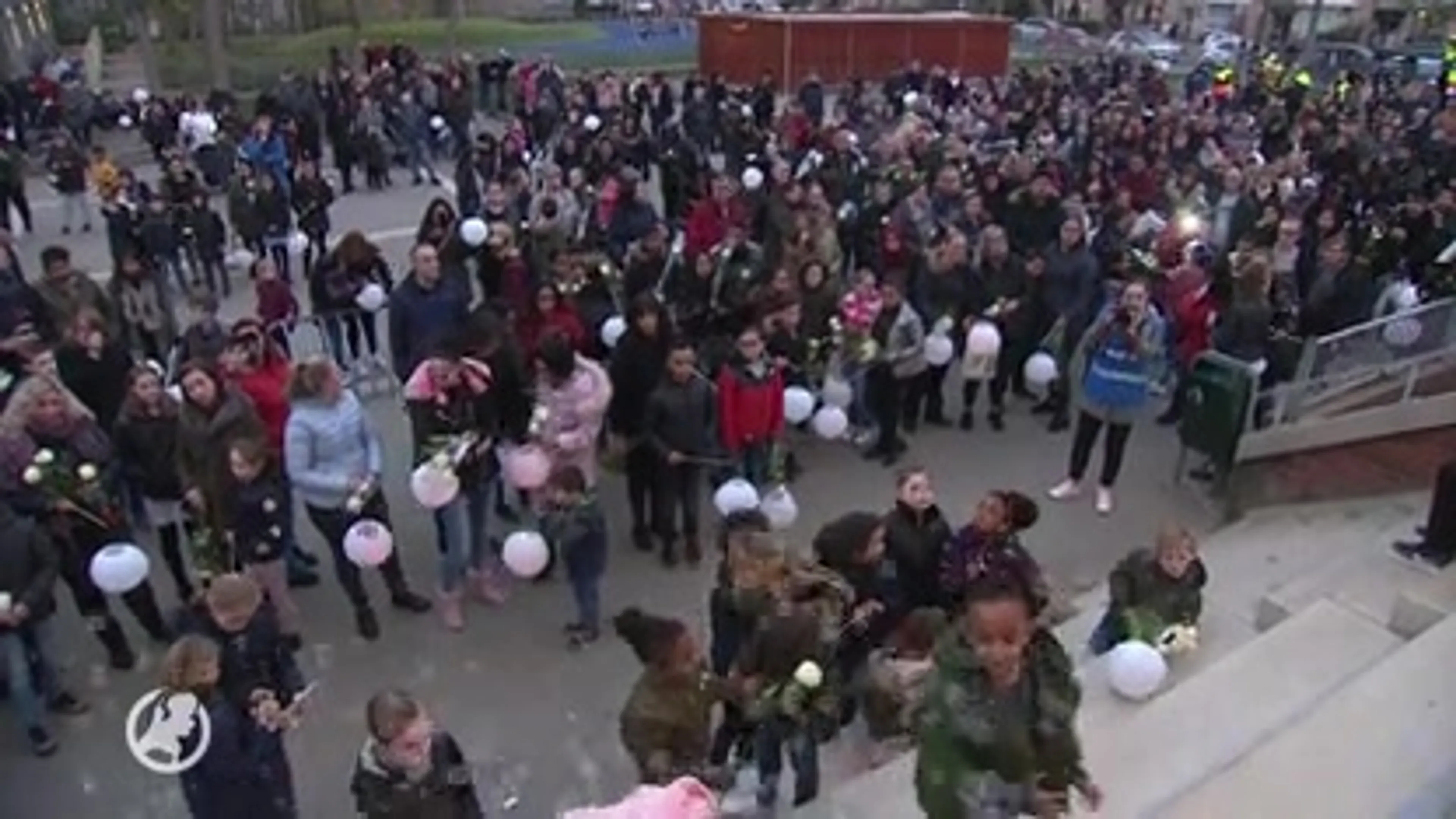 Klasgenootjes en vriendjes herdenken doodgestoken Diya tijdens stille tocht