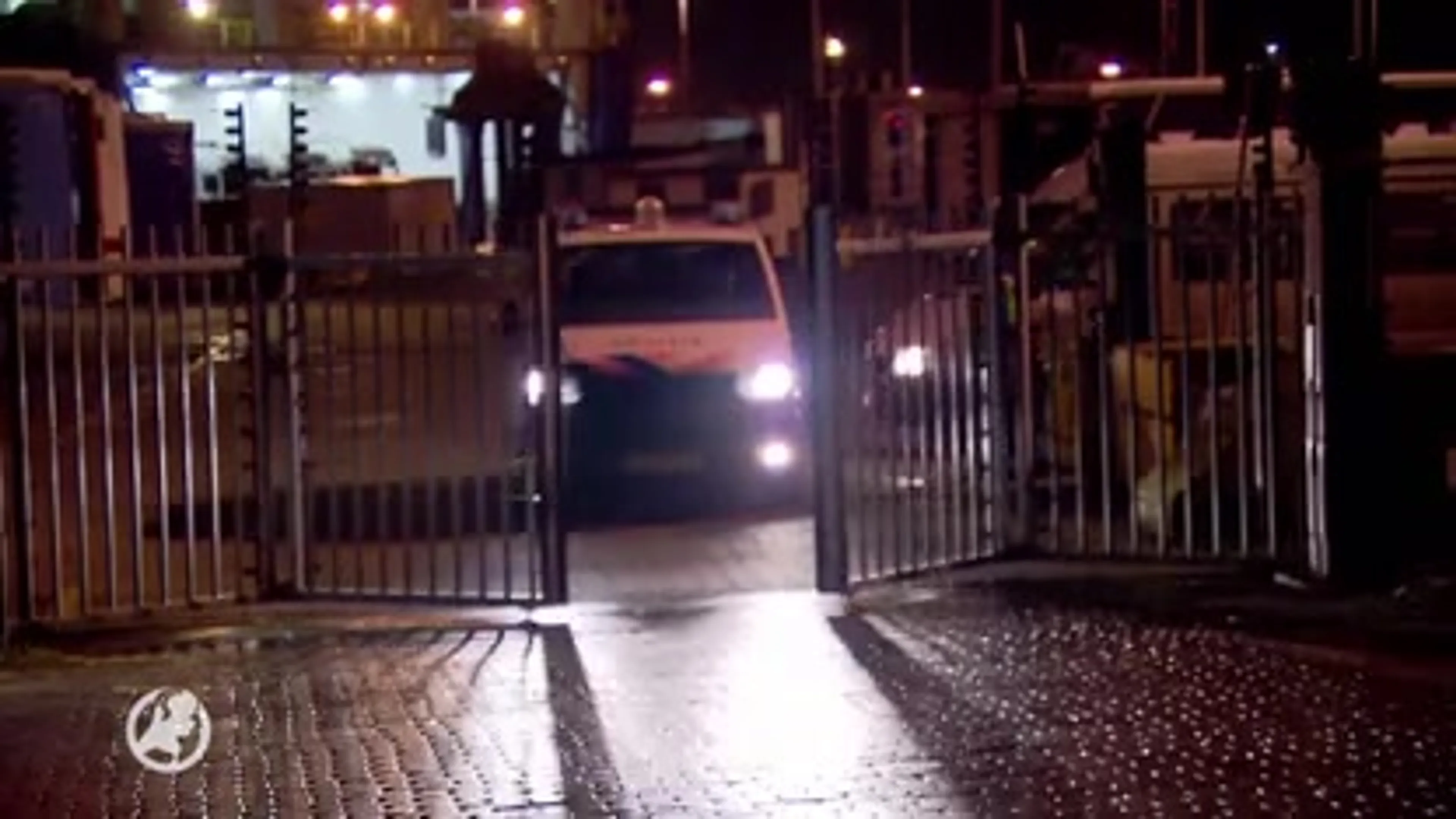 Tientallen verstekelingen gevonden op vrachtschip Vlaardingen