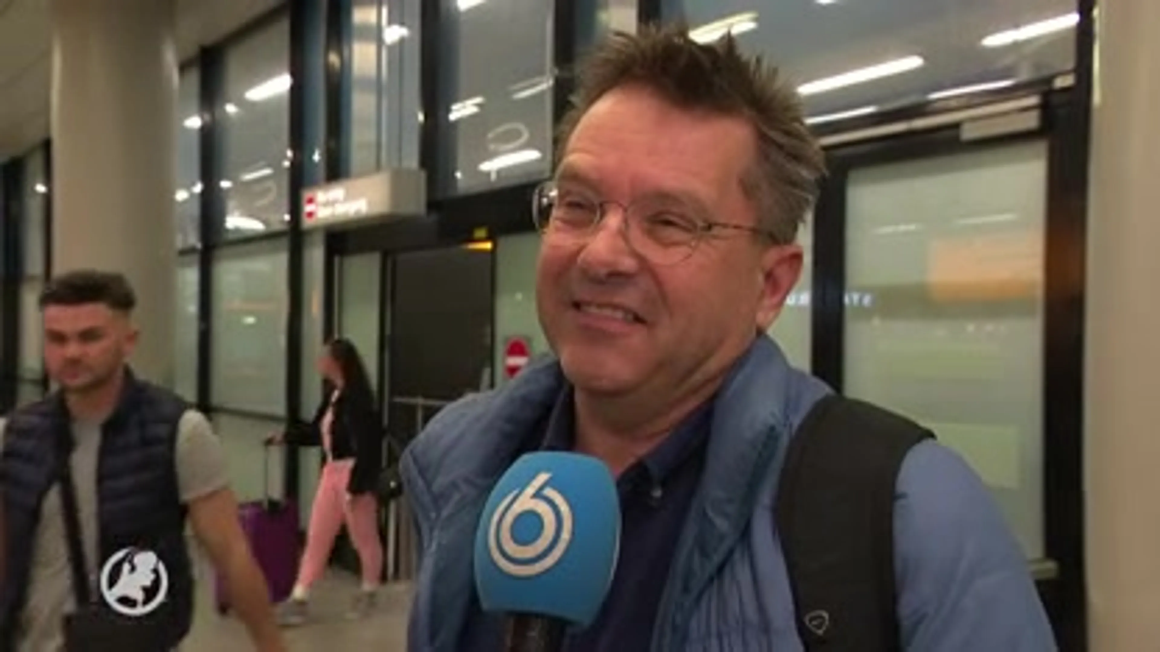 Euforische Ajax-fans weer terug op Schiphol: 'Als publiek ben je één grote familie'