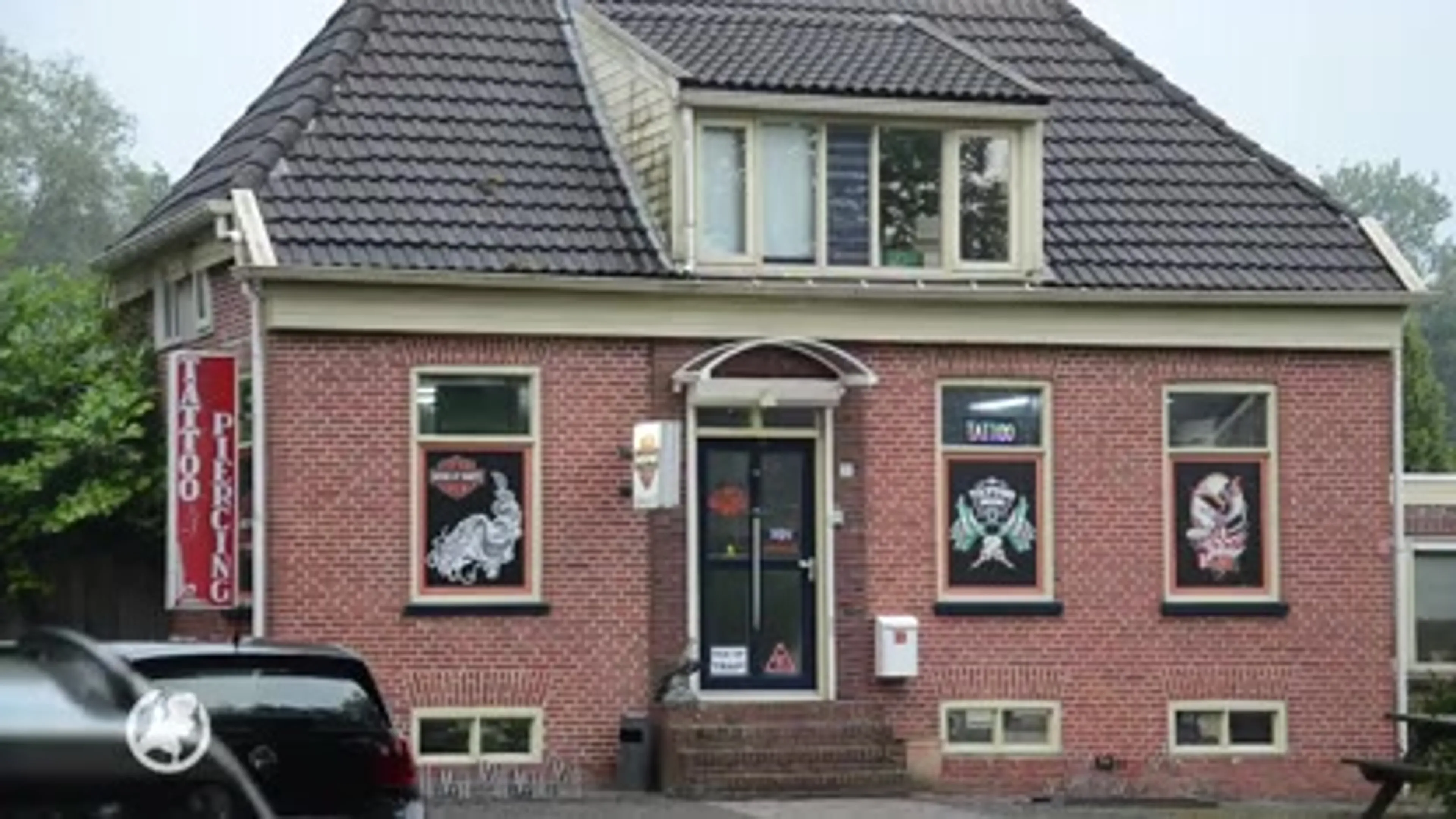 Politie vindt jachtgeweren, revolvers, kruisboog én granaat bij inval in Stadskanaal