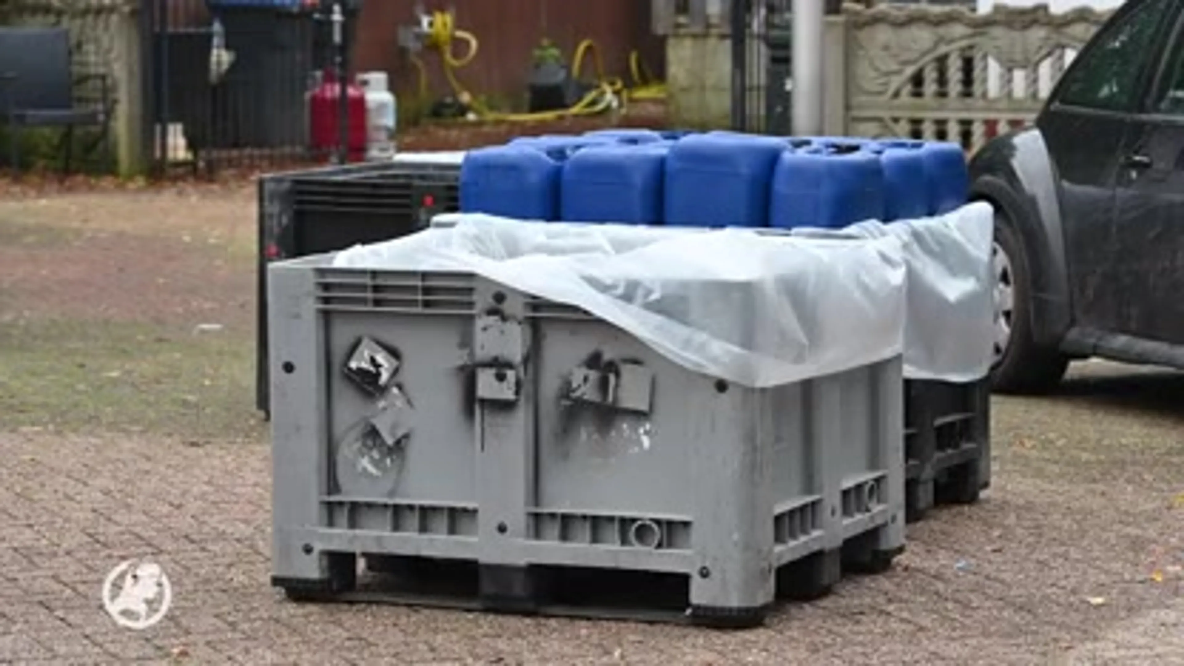 Twee drugslabs ontdekt op woonwagenkamp in Tilburg, een persoon aangehouden
