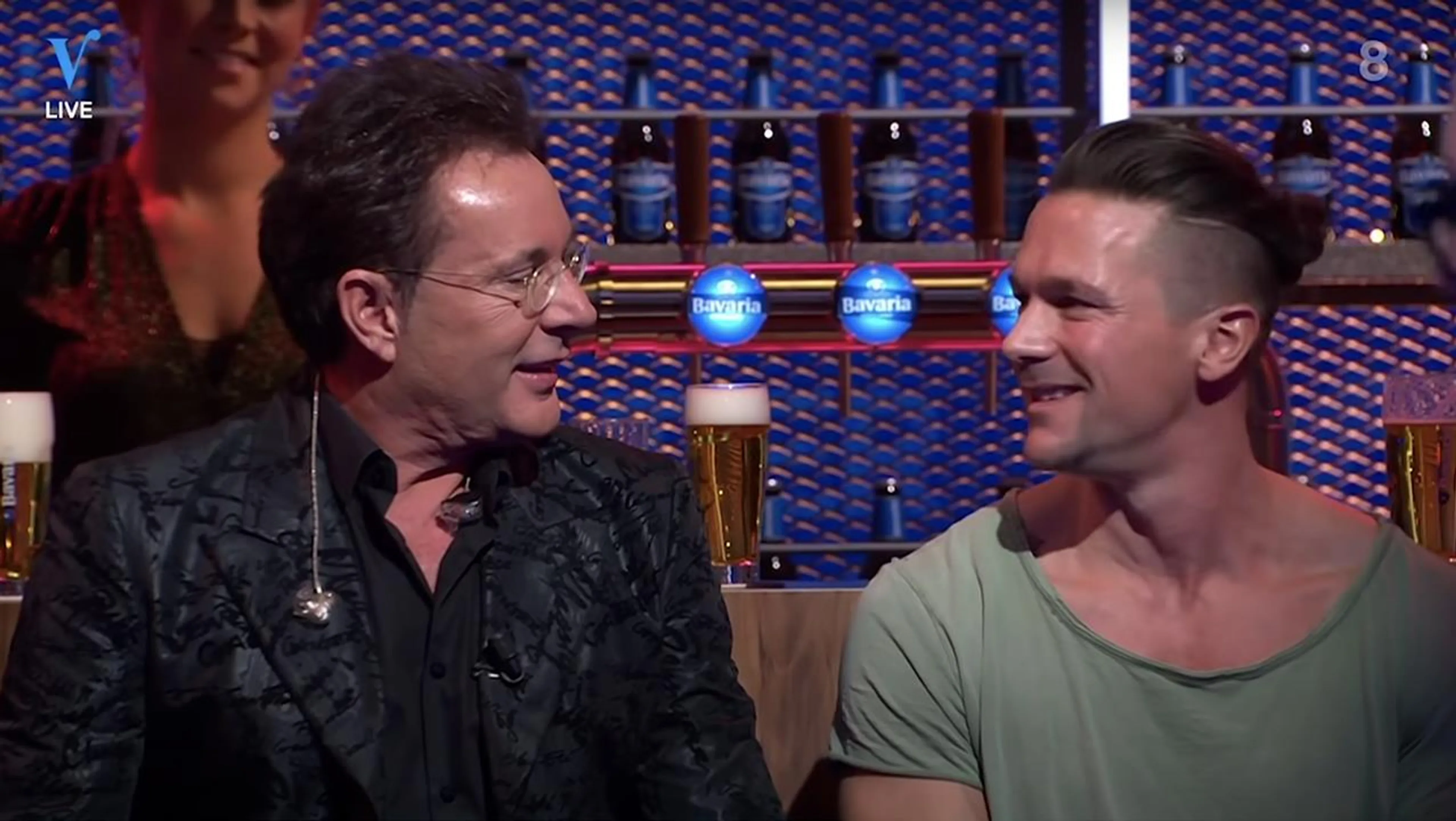 CLASSIC: Gerard Joling laat man in publiek zweten