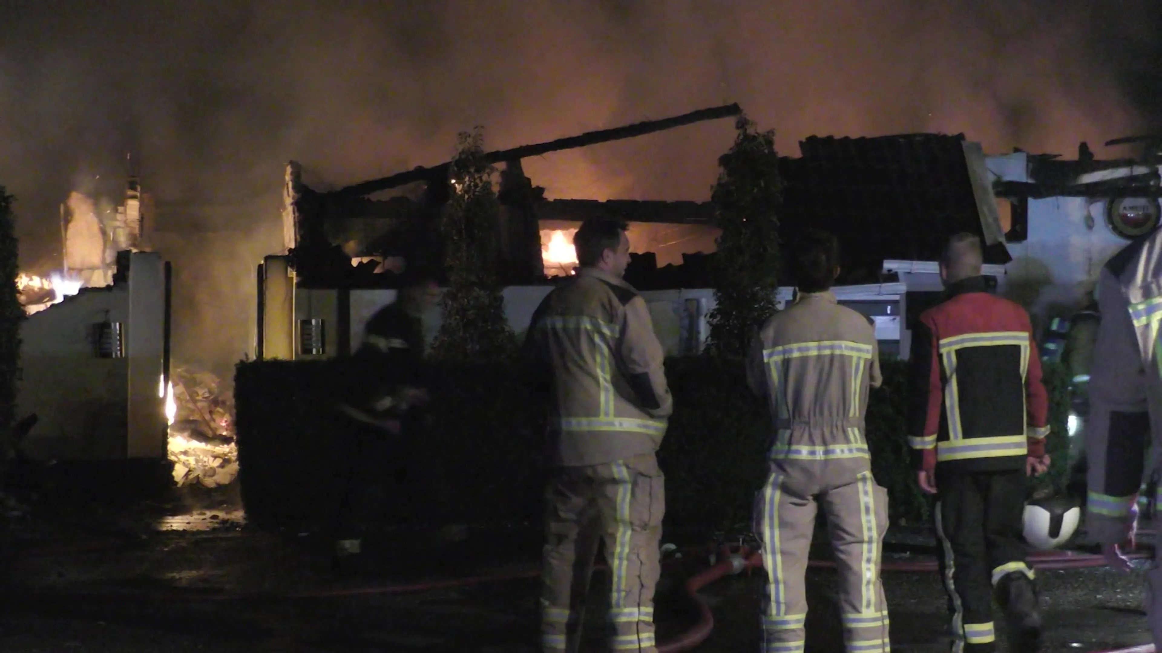 Grote brand legt seksboerderij De Kiel in de as