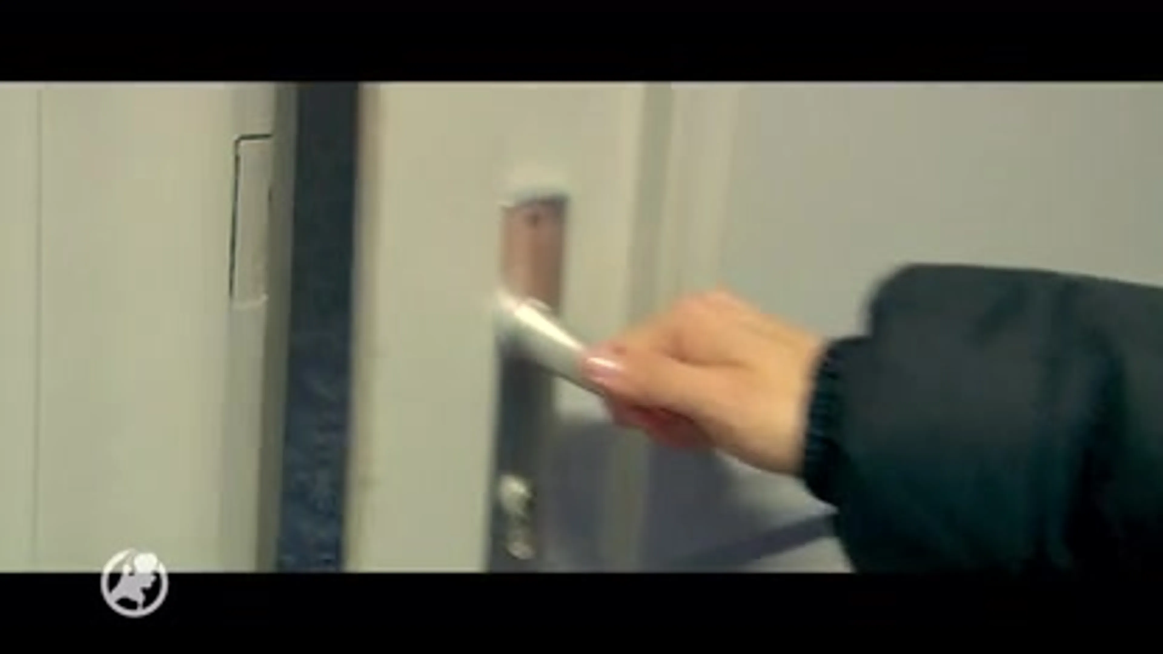 Burgemeester Steenbergen shinet in videoclip lokale rapper om jeugd te bedanken voor keurig gedrag