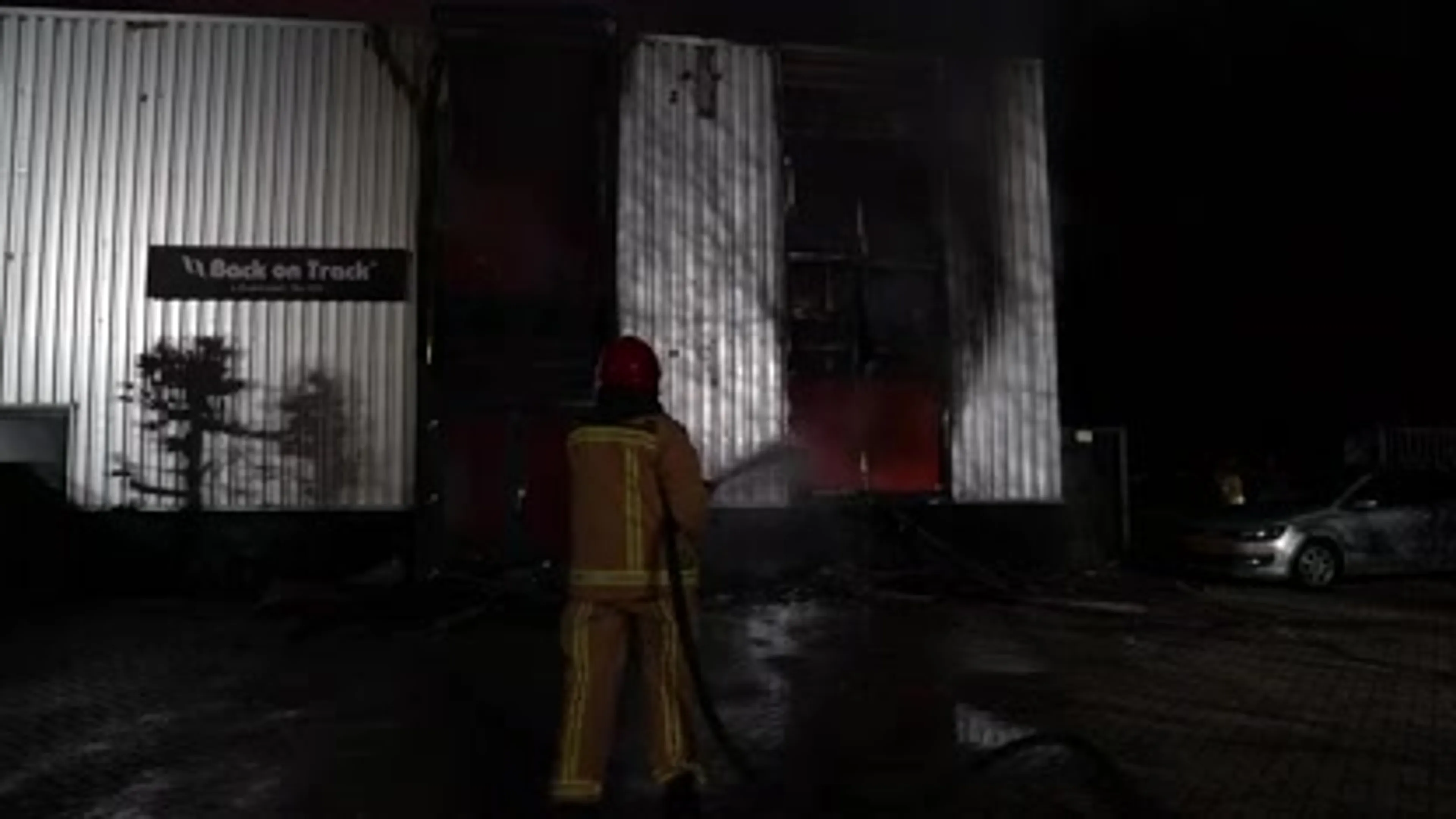 Grote brand verwoest textielbedrijf in Budel