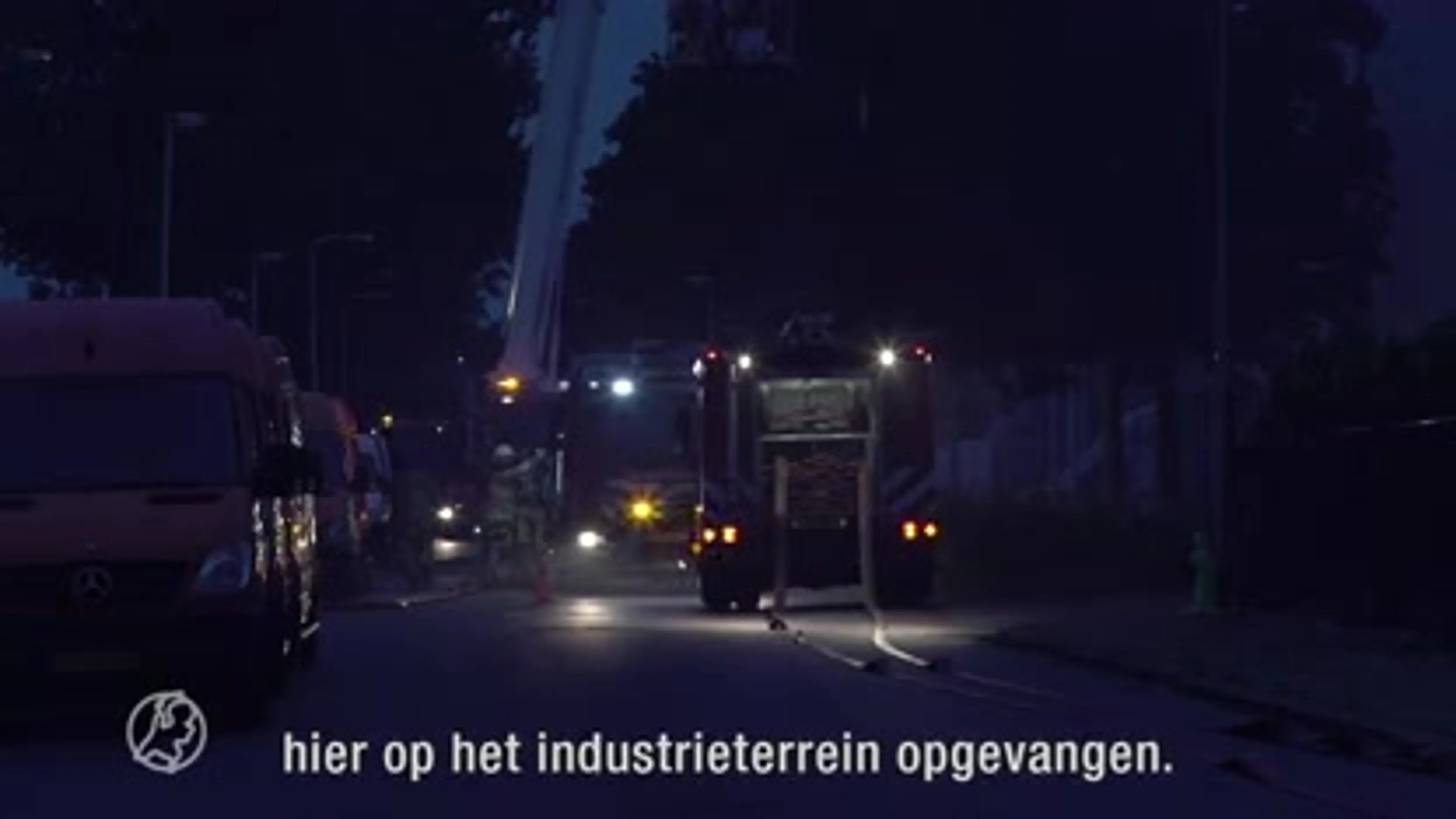 Woonwagencomplex in Deventer ontruimd wegens grote brand in loods