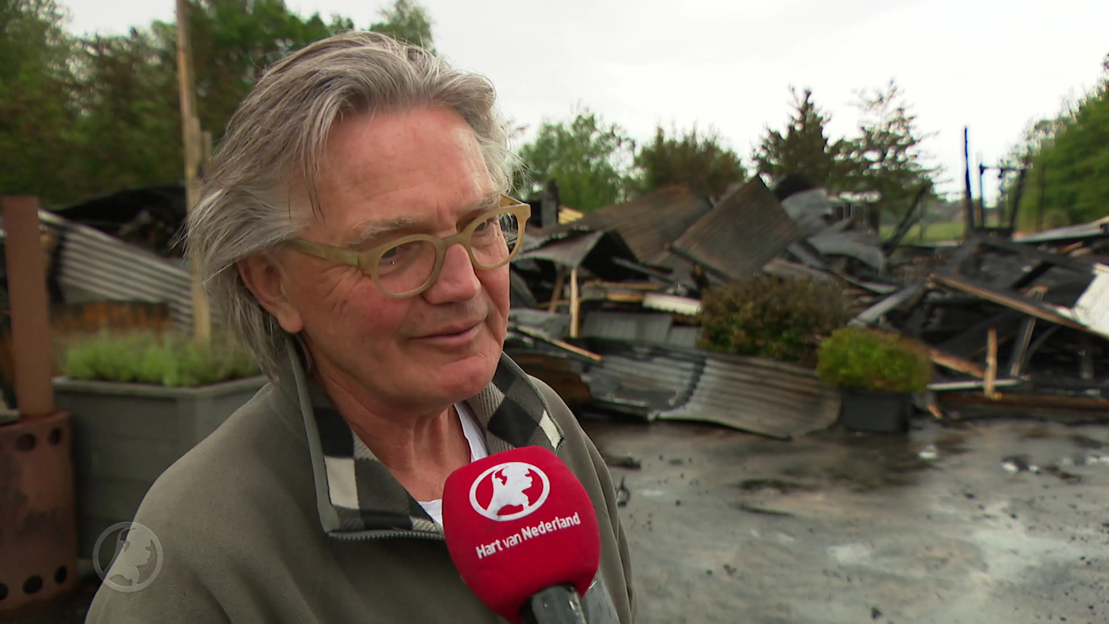Brand verwoest paviljoen in Weesp: 'Tien jaar werk in één keer weg'