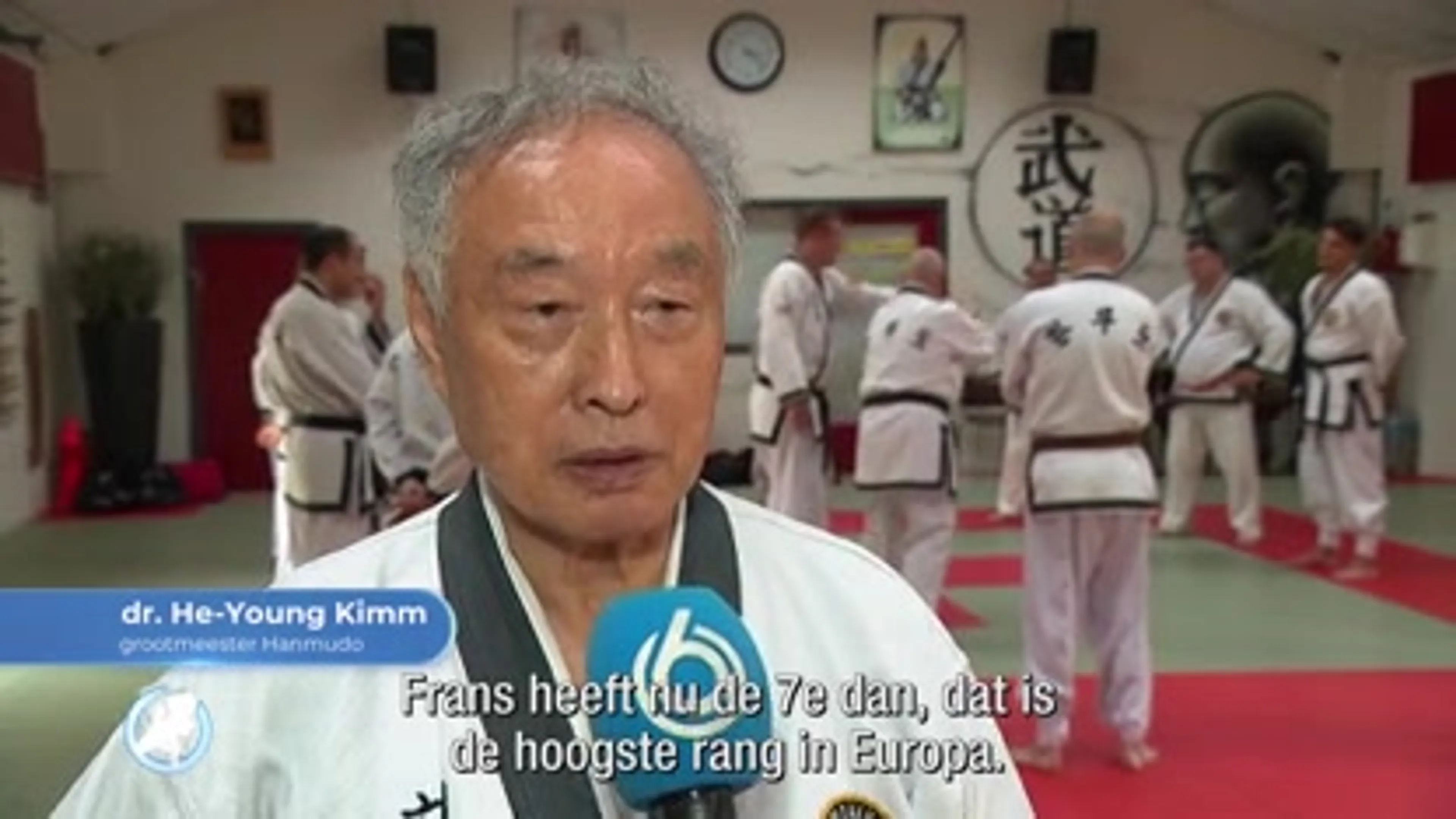 Frans (61) haalt als eerste Europeaan ooit 7e graad in bijzondere Koreaanse vechtsport