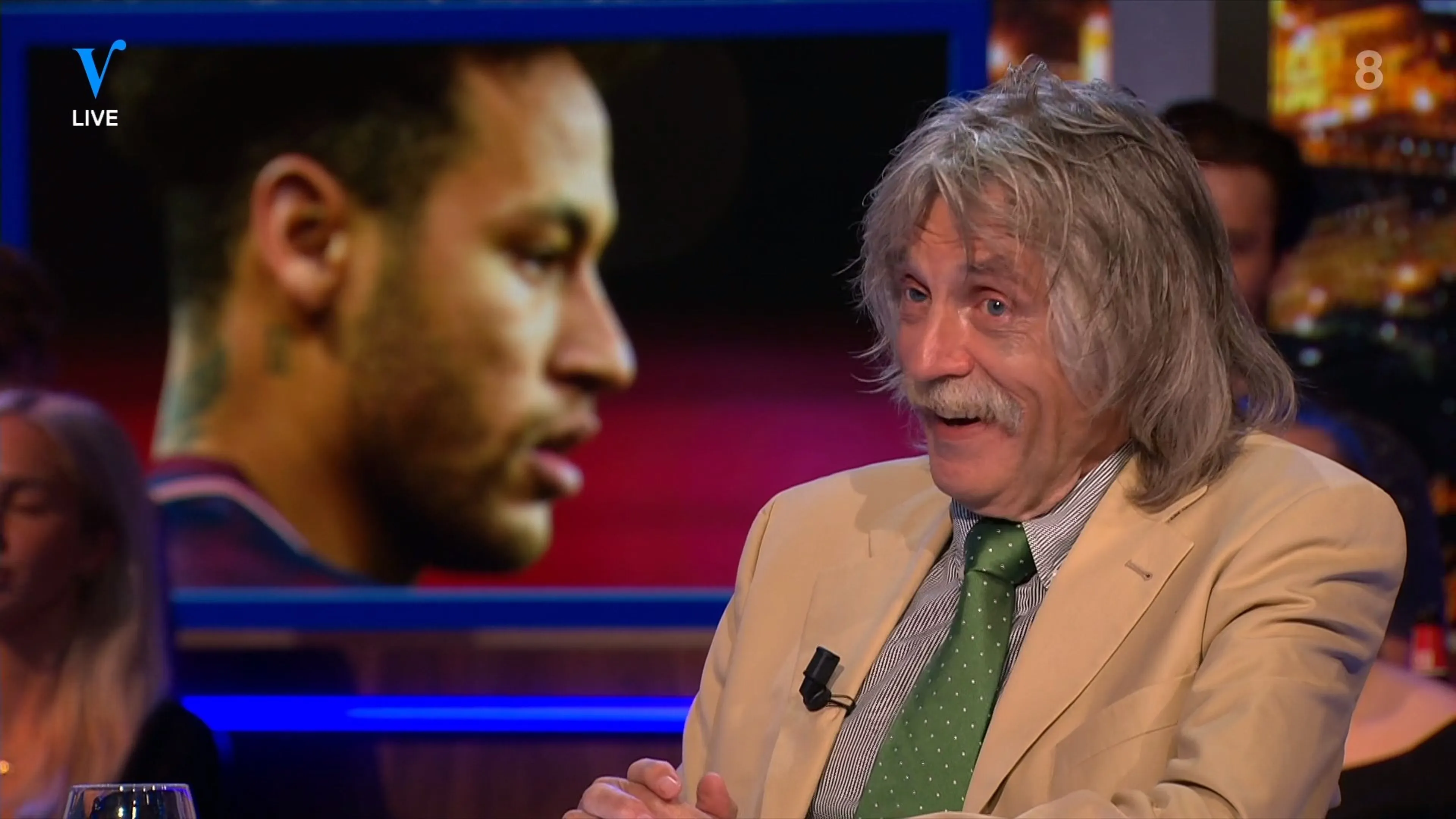 Johan adviseert voetballers: 'Niet je lul achterna lopen'