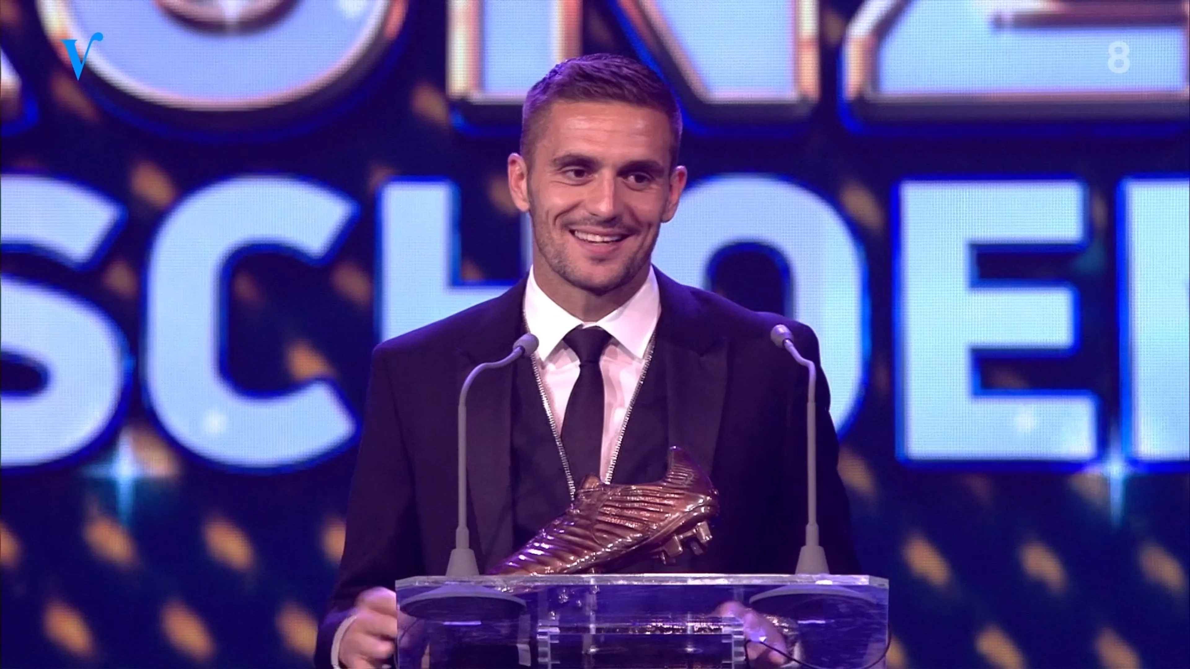 Tadic ontvang Bronzen Schoen: 'Dit is goed, maar het team is belangrijker'