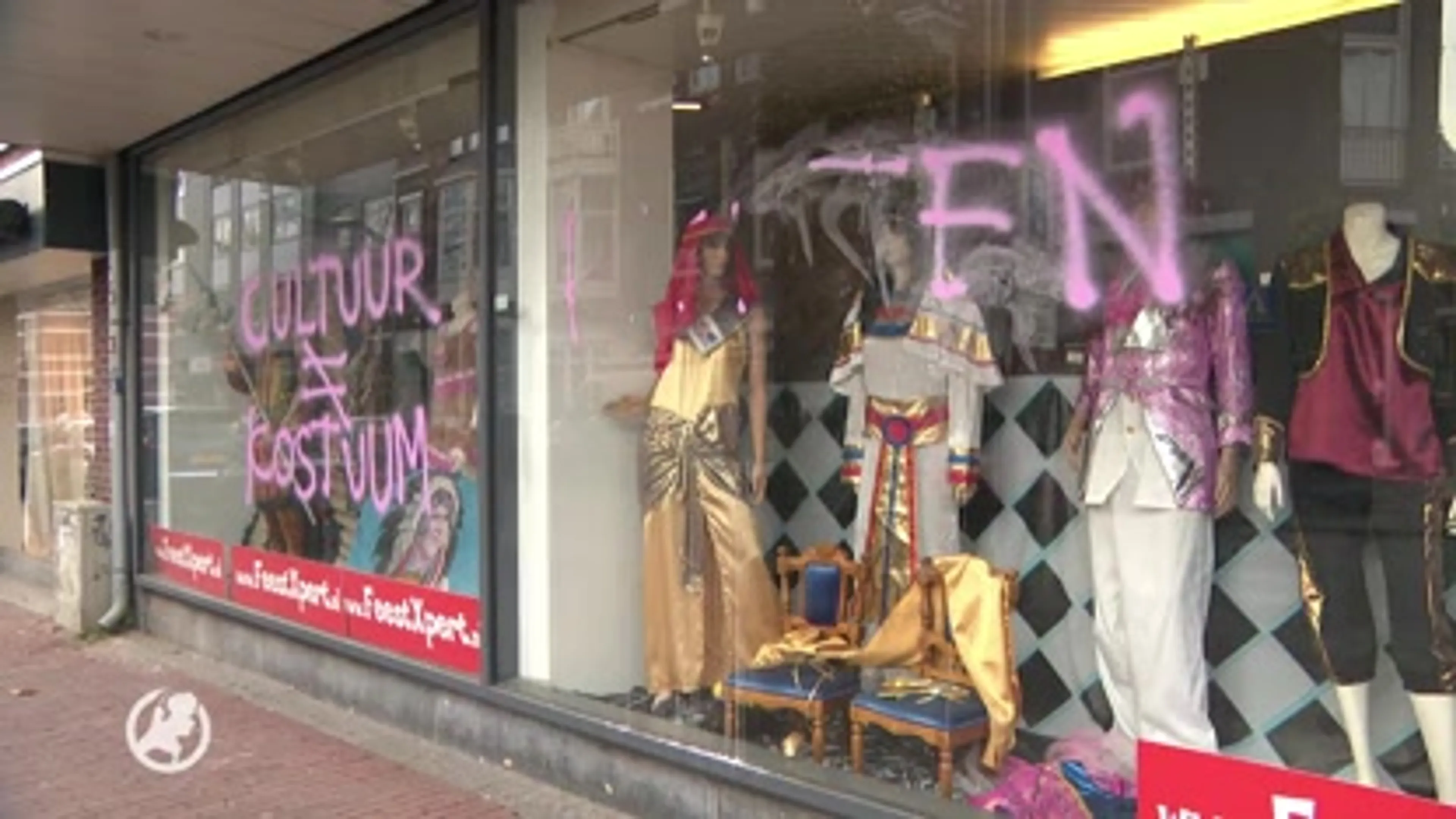 Gratis indianenpakken bij Nijmeegse feestwinkel, eigenaar vindt het niet racistisch
