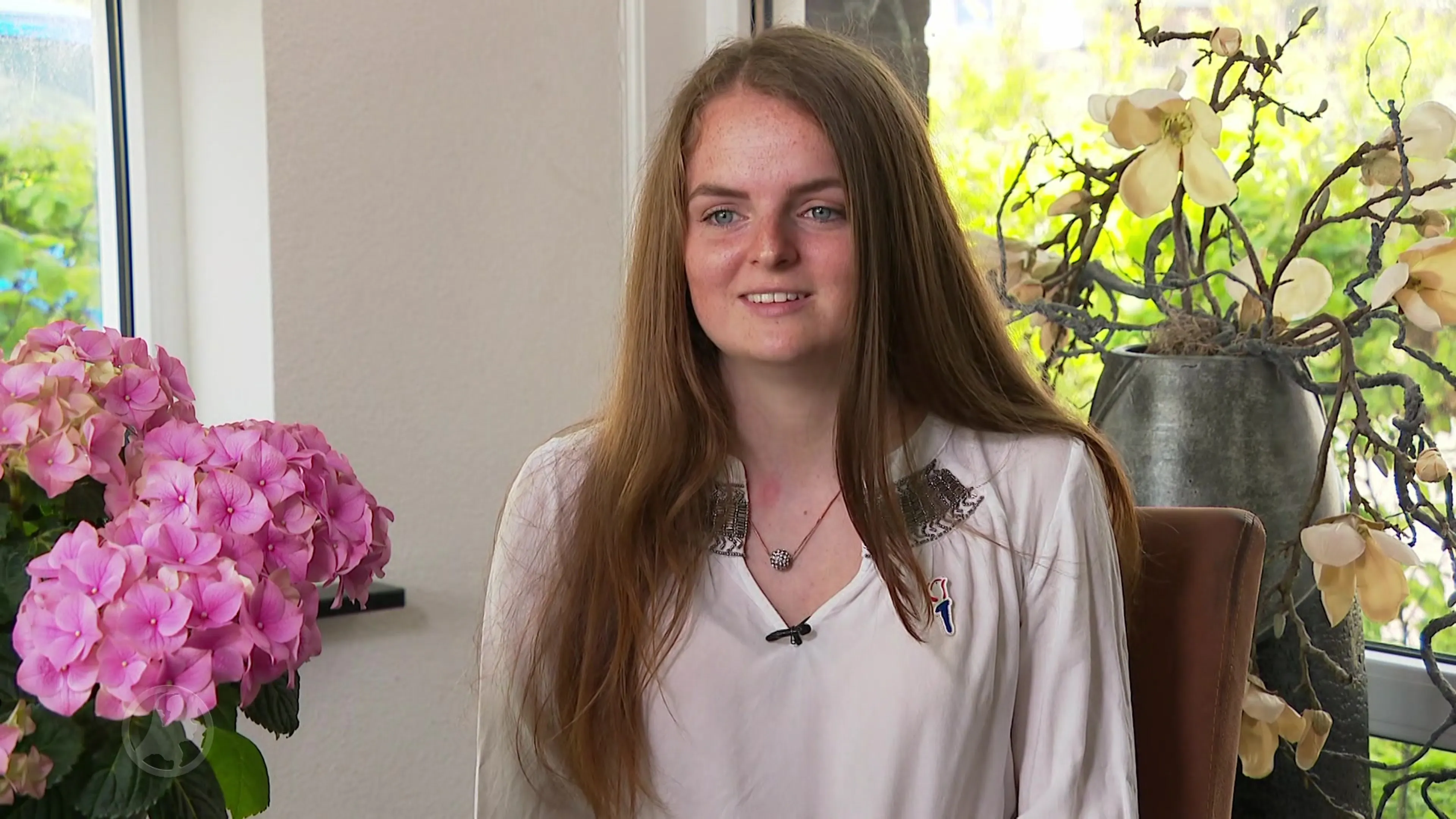 Gytha (17) leest eerste paar zinnen voor van Dodenherdenkingsgedicht