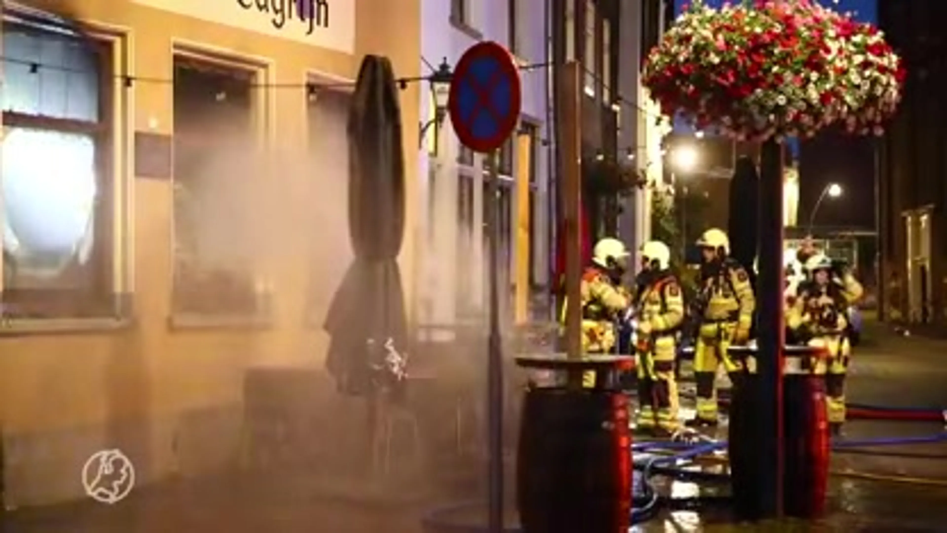 Felle brand verwoest café De Tagrijn in Zwolle