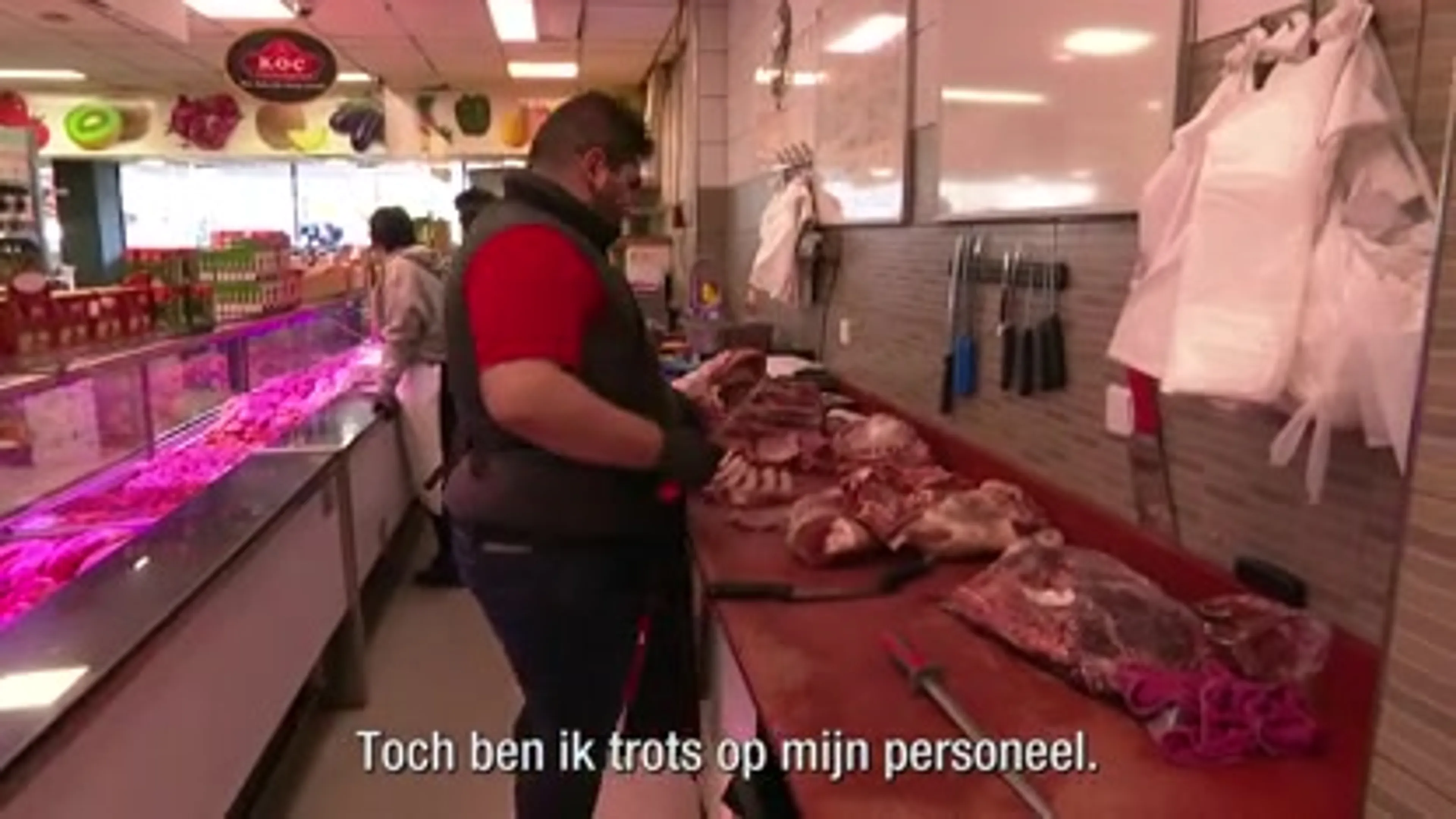 Jongen (16) tegen hoofd geslagen met hakmes bij overval op supermarkt