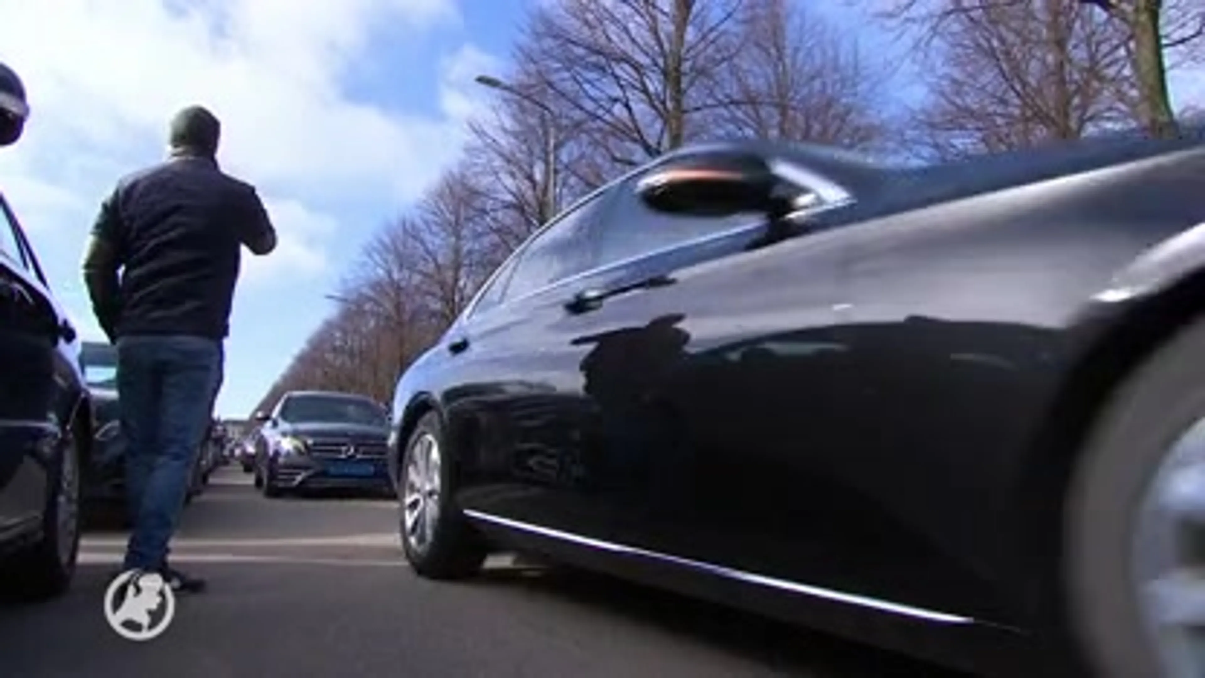Honderden taxichauffeurs in actie tegen oneerlijke concurrentie en hoge premies