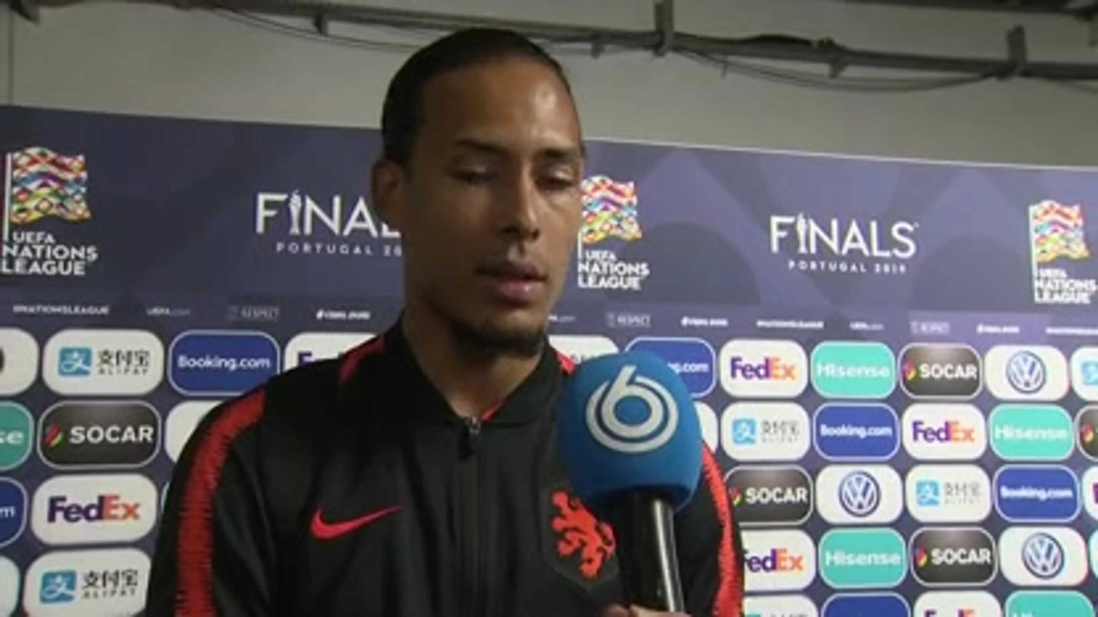 Uitgefloten Van Dijk: 'Het doet mij eerlijk gezegd niet zoveel'
