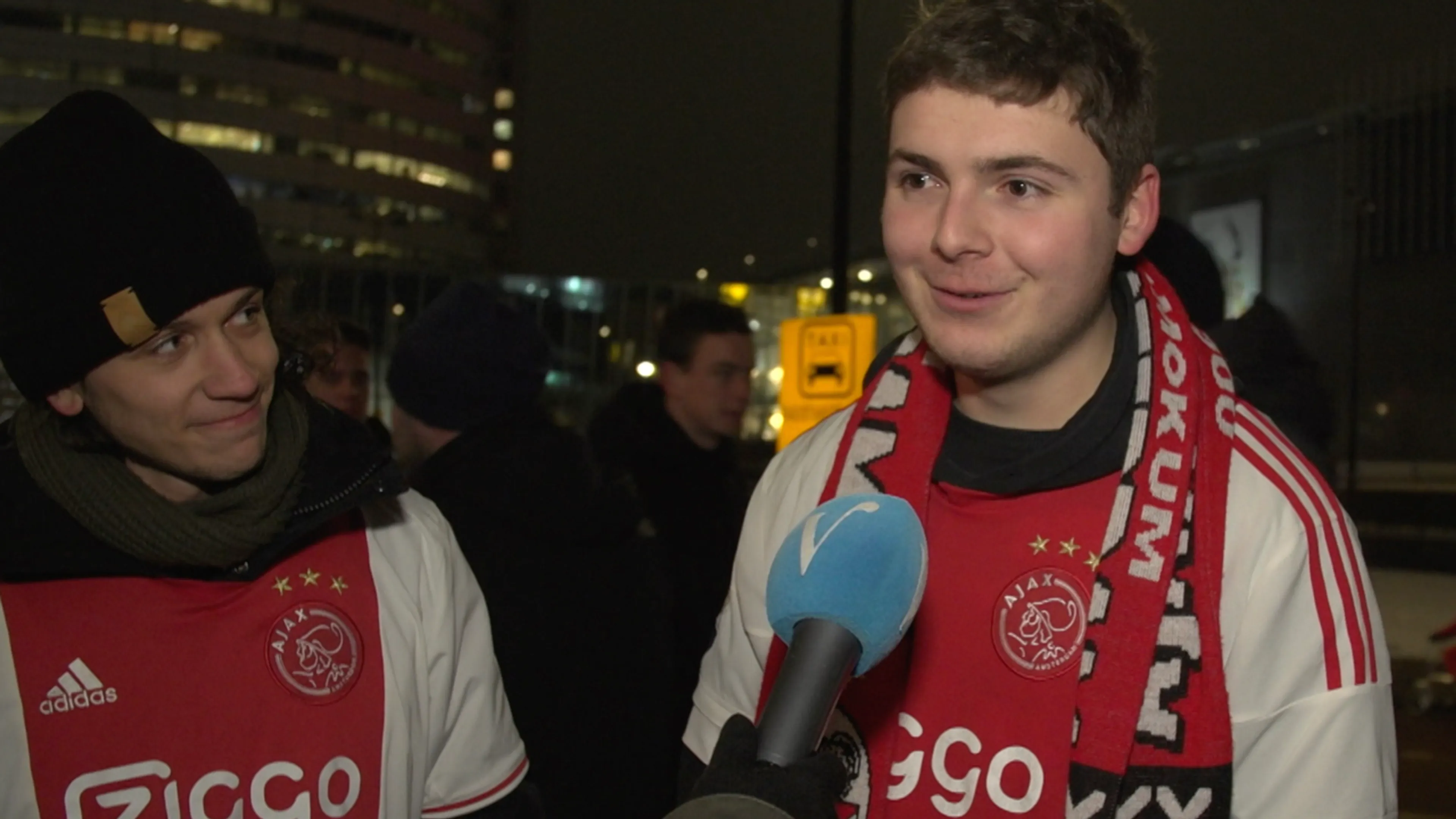 Ajax-fans lopen over van zelfvertrouwen!