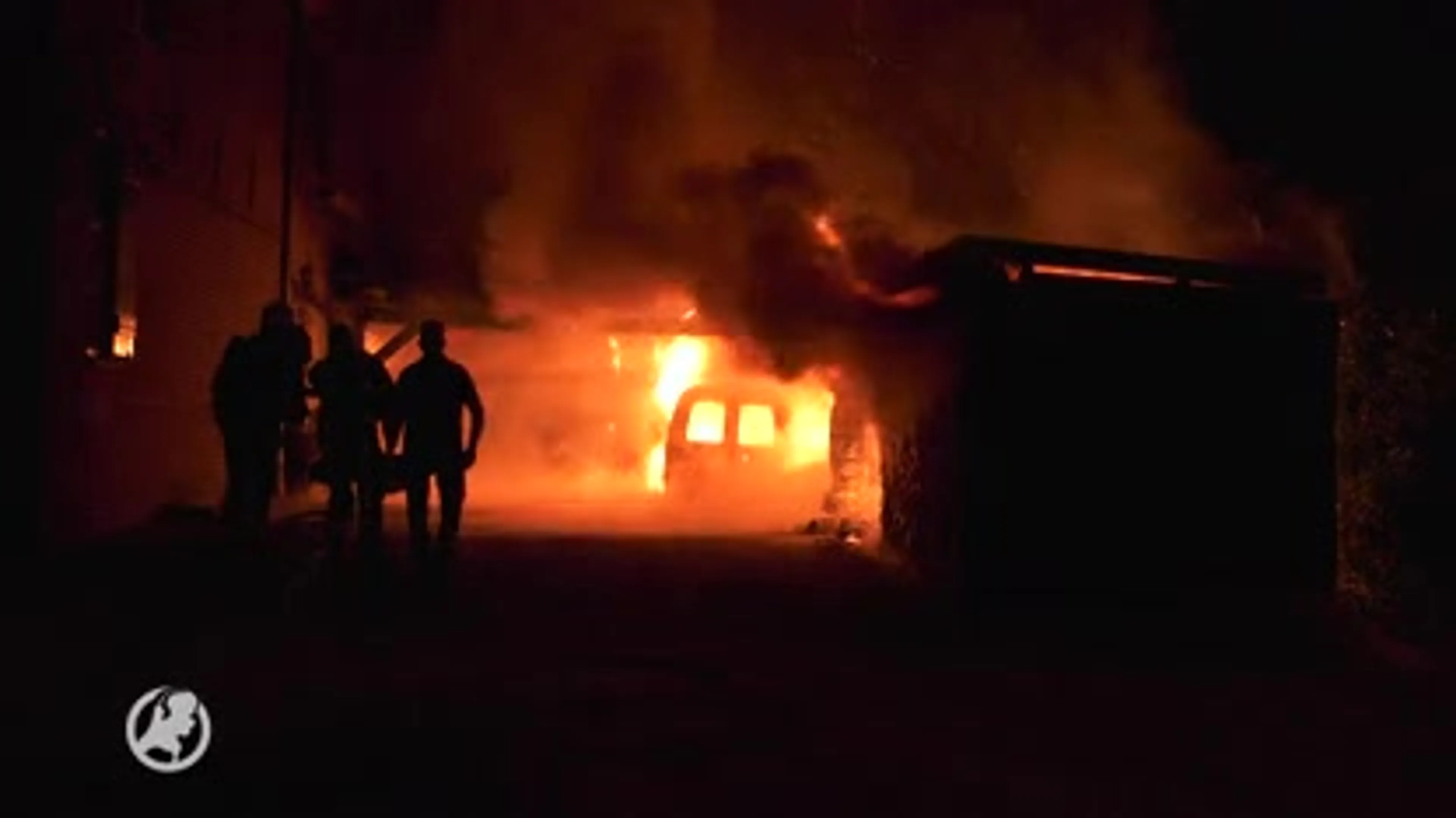 Grote brand op boerderij in Genderen, veel rookoverlast