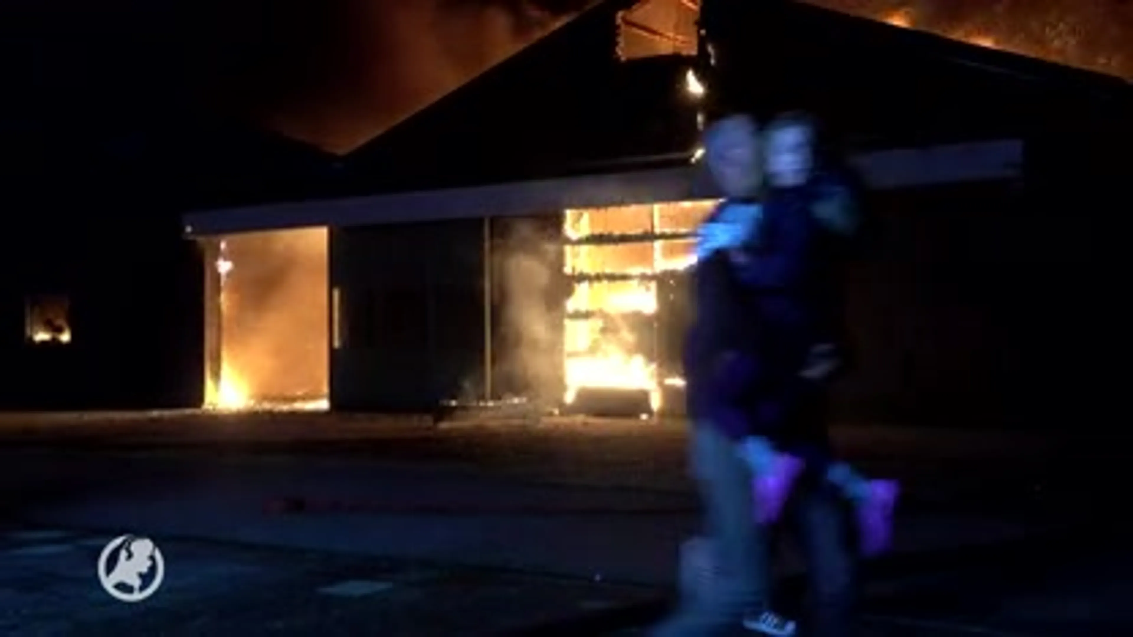 Meerdere woningen ontruimd bij grote brand in Oudkarspel