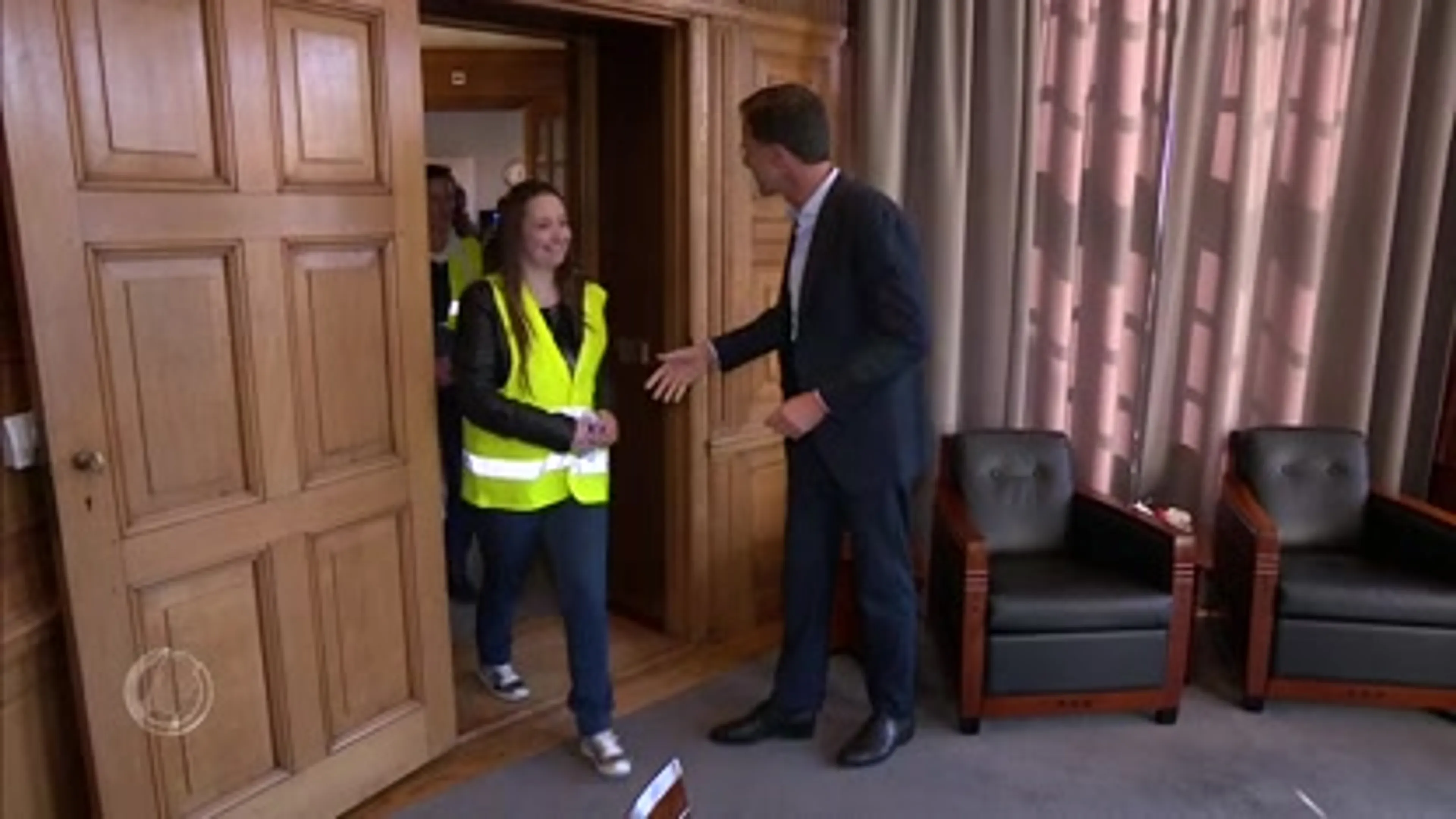 Rutte geen tijd voor Oranje hesjes : ‘Niet iedereen die kritiek heeft haal ik naar het Torentje’