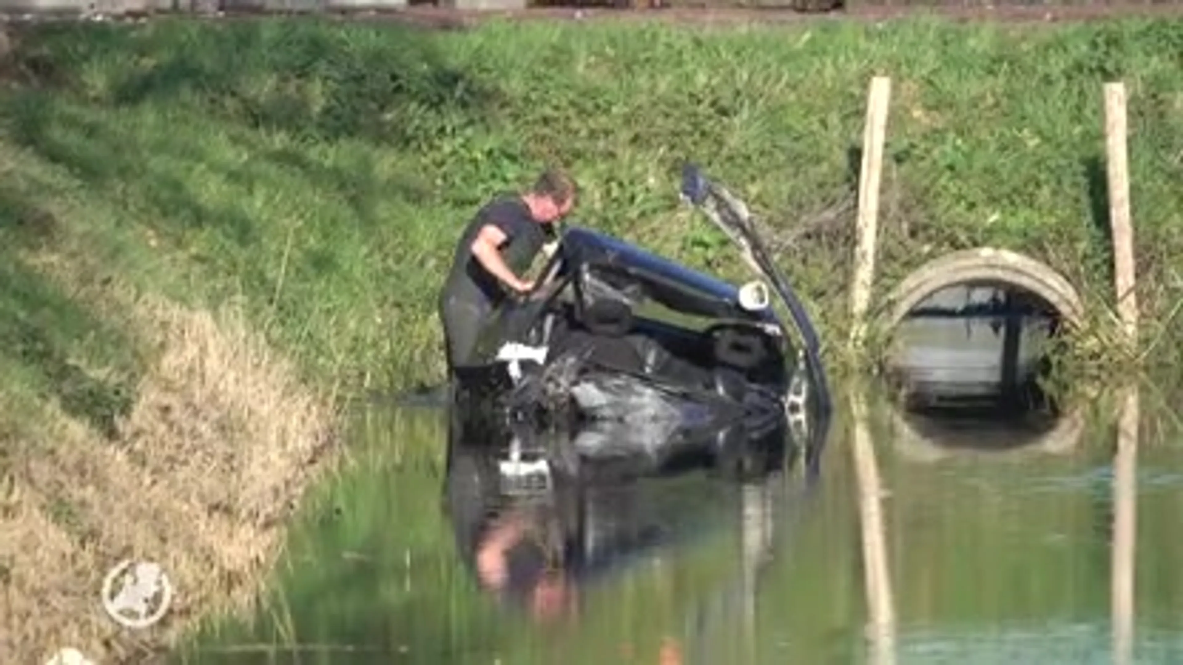Auto botst op oplegger in Zuidoostbeemster