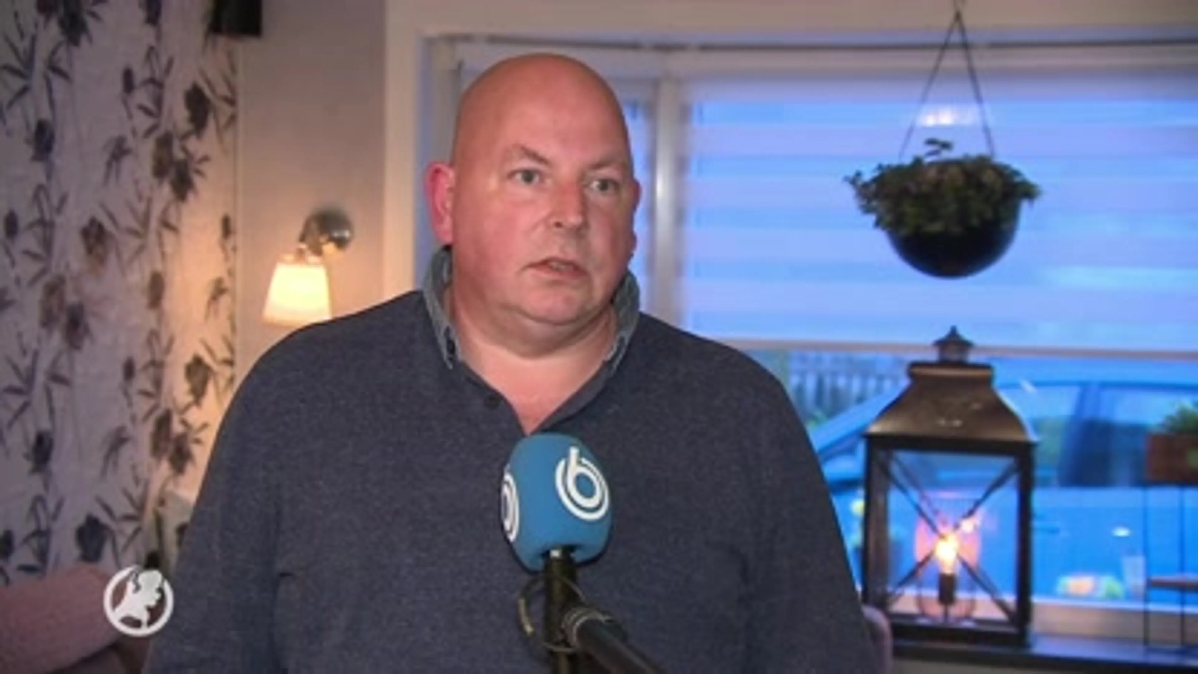 Joop wil zijn stervende moeder zien, maar dat mag niet van het verpleeghuis