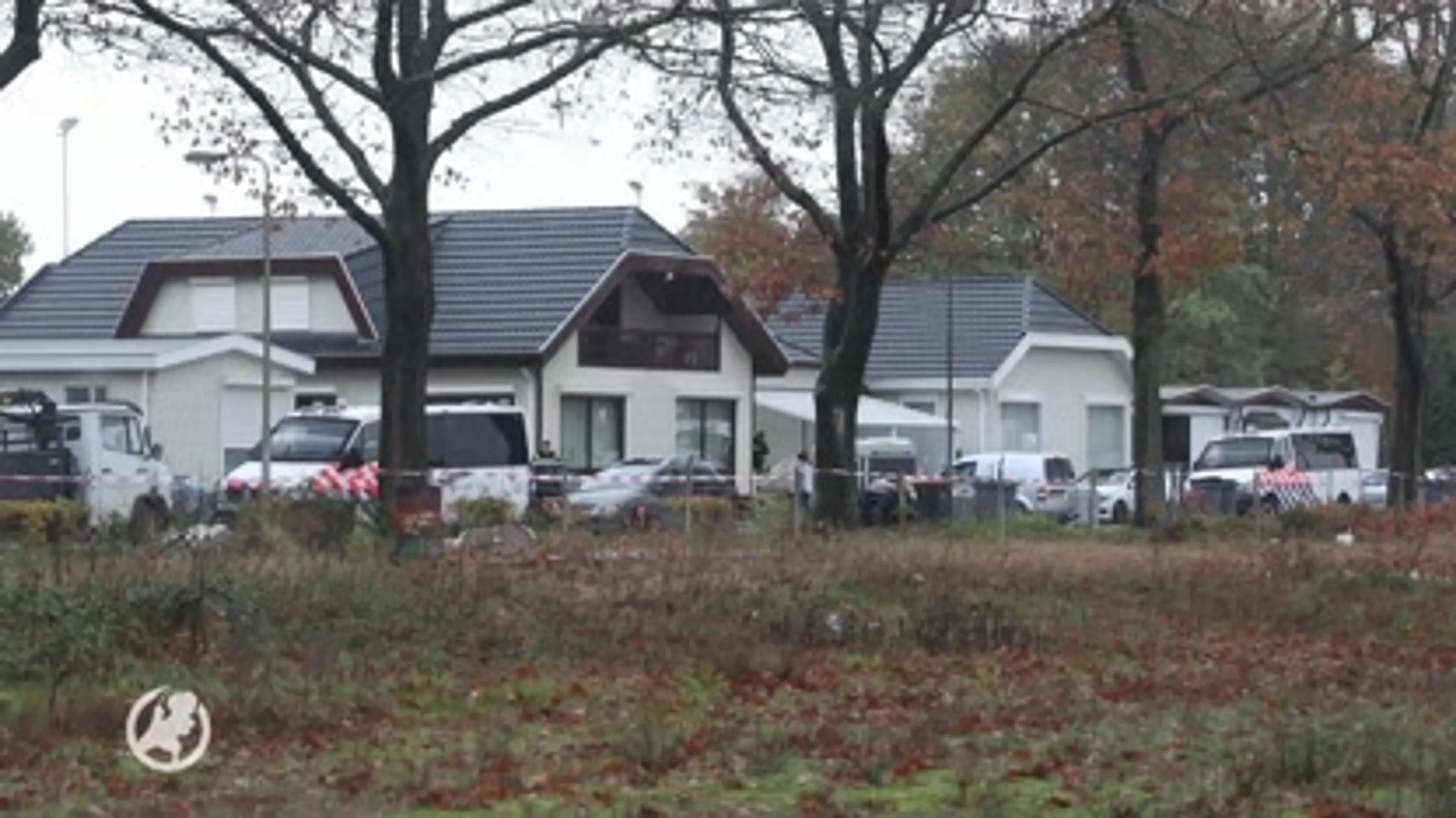 Wapens, drugs en mogelijk explosieven gevonden op woonwagenkamp Oss