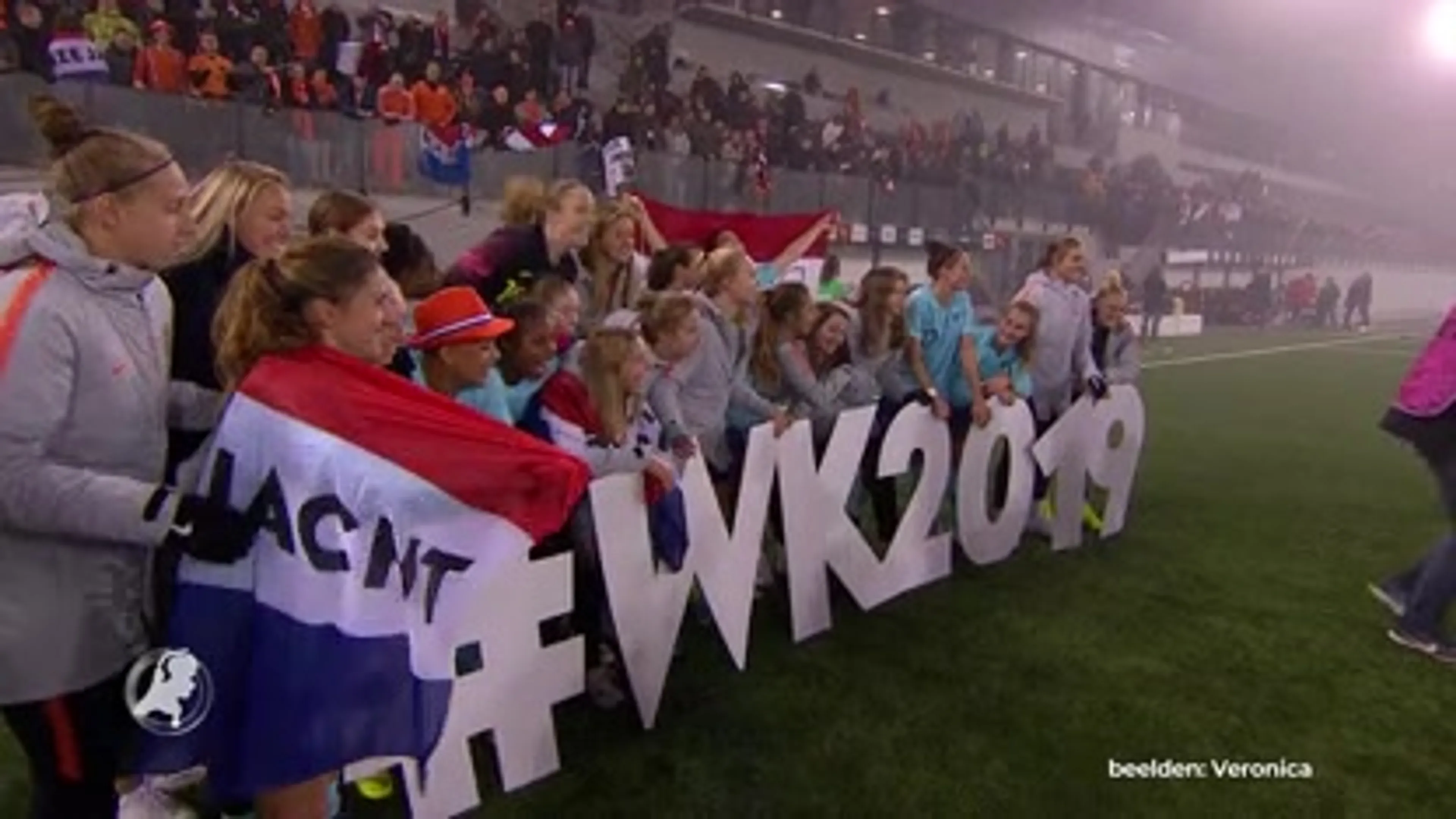 Oranjevrouwen pakken WK-ticket na gelijkspel in en tegen Zwitserland