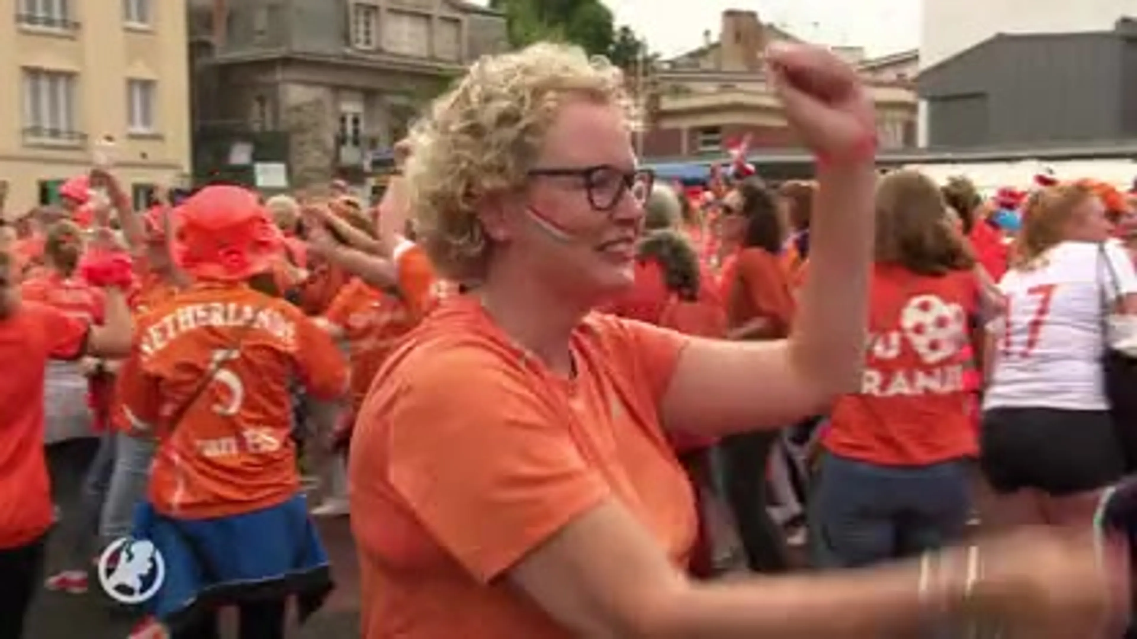 Danique speelt geen minuut, toch volgt familie haar op de voet