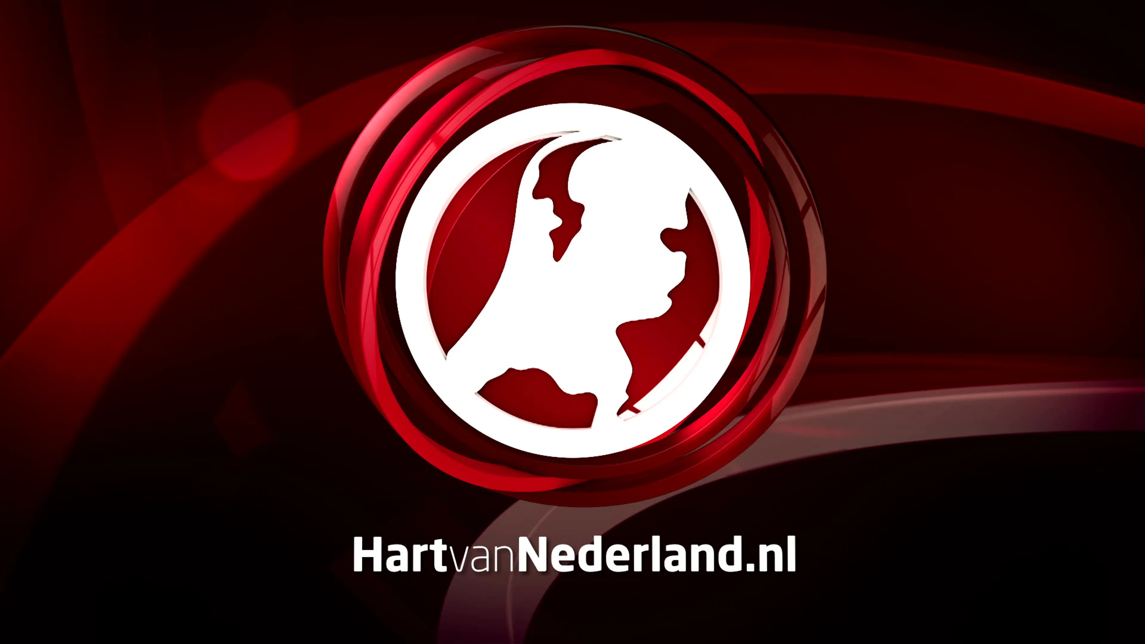 Vrachtwagen met schrootafval gekanteld bij Prinsenbeek