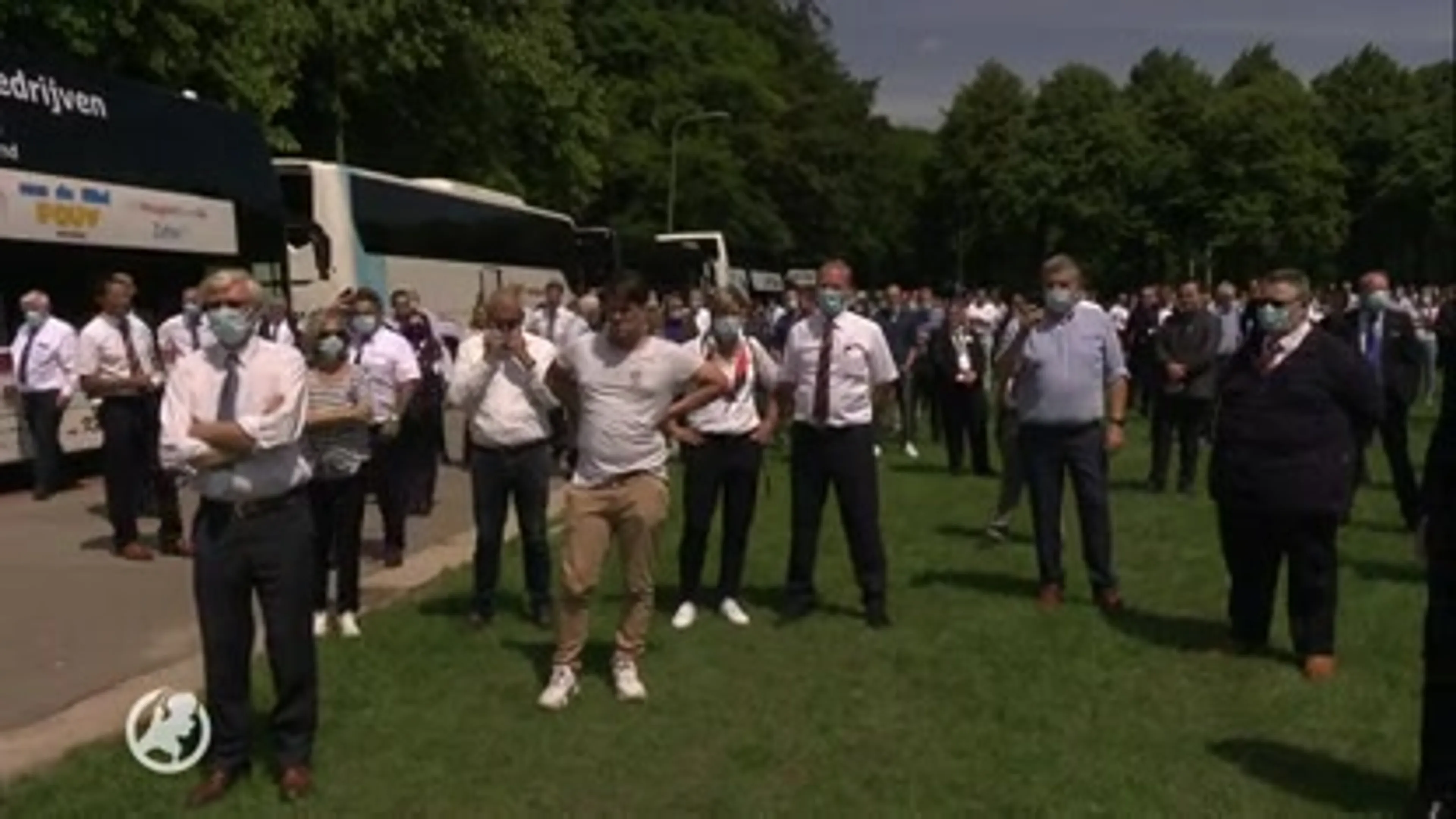 Touringcarchauffeurs willen versoepeling regels: 'Vliegtuigen zijn een bus met vleugels'