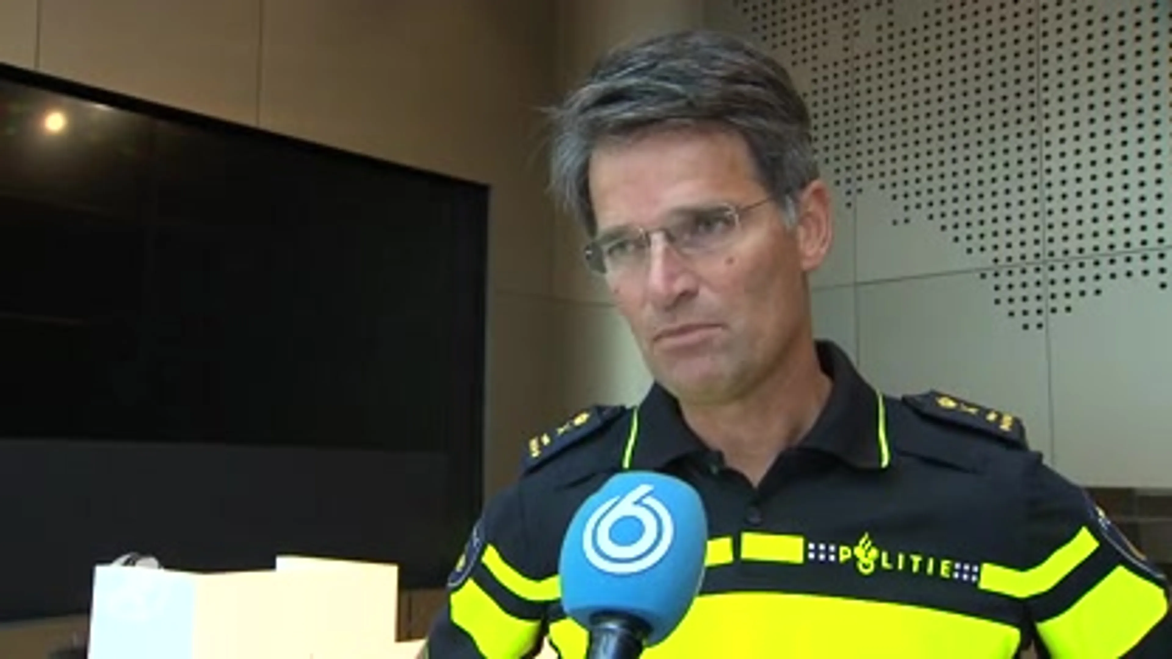 Korpschef Akerboom eist invoering stroomstootwapen: 'moet gezag politie herstellen'
