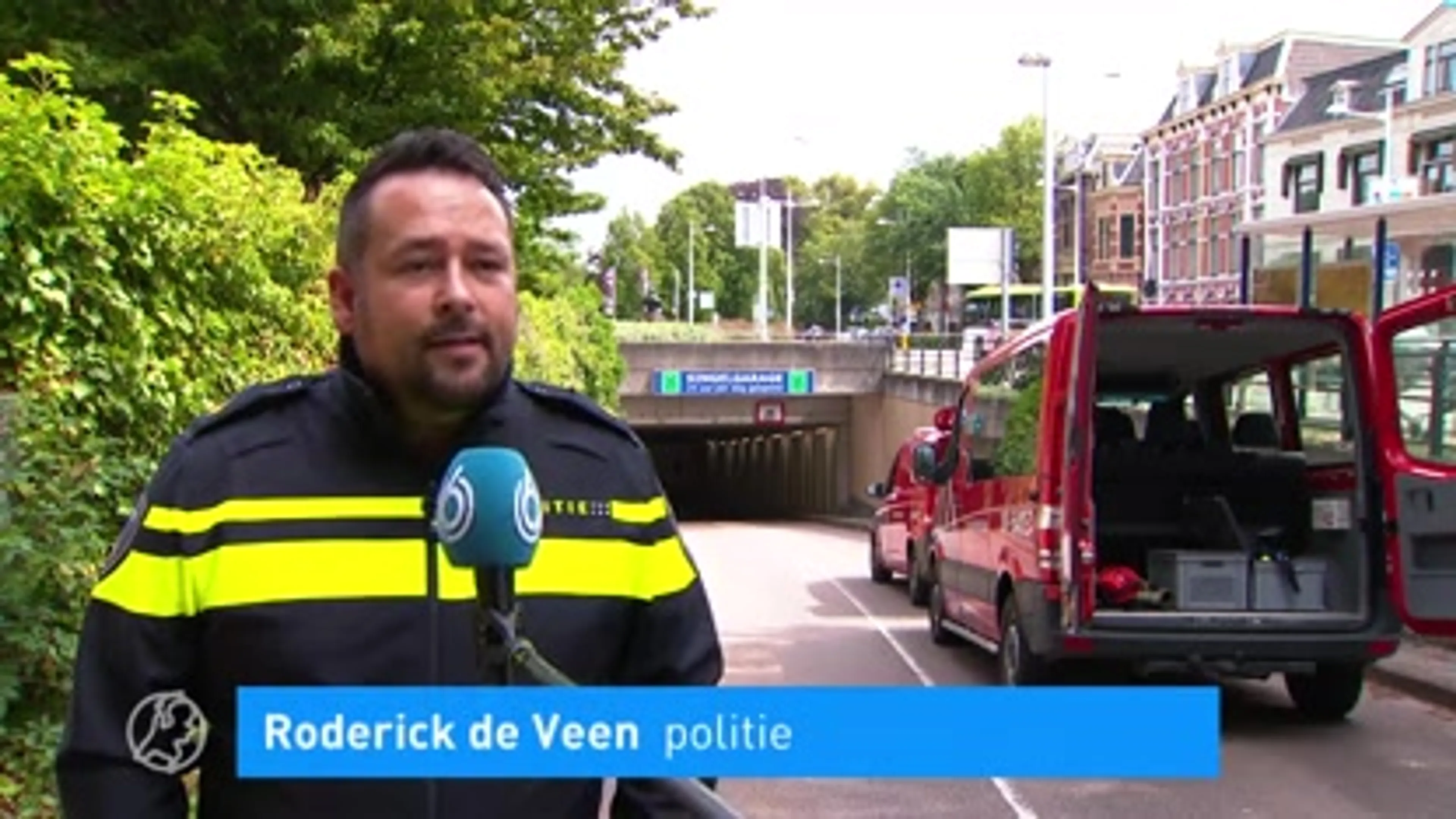 Autobezitters in onzekerheid na urenlange garagebrand in Alkmaar