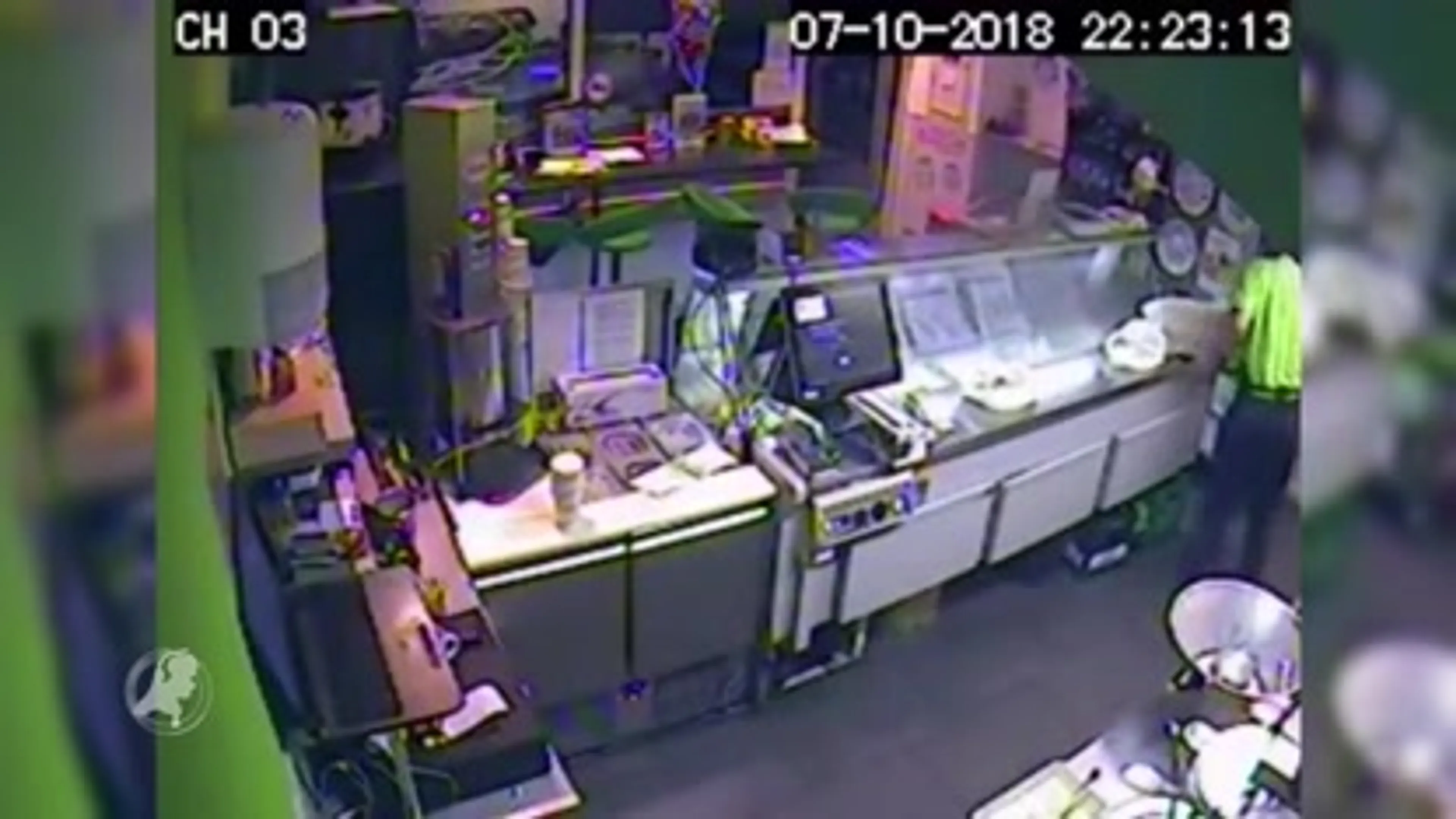Snackbarhouder verjaagt met mes overvaller in Arnhem
