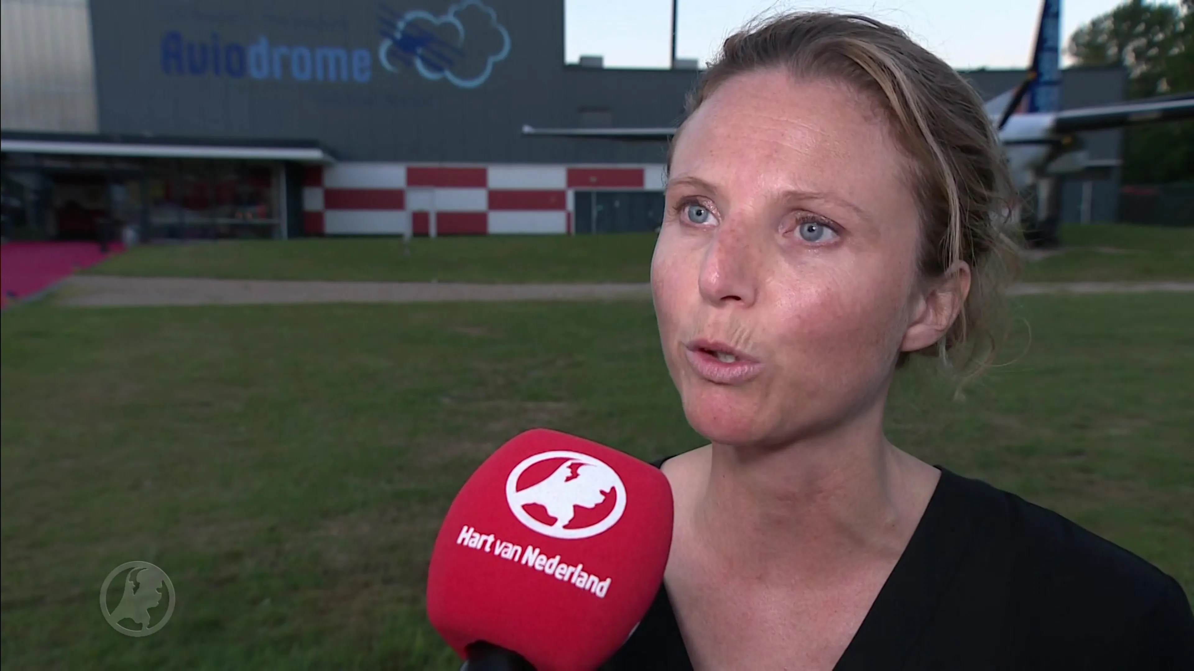 Drie Aviodrome-medewerkers lichtgewond bij vliegtuigcrash