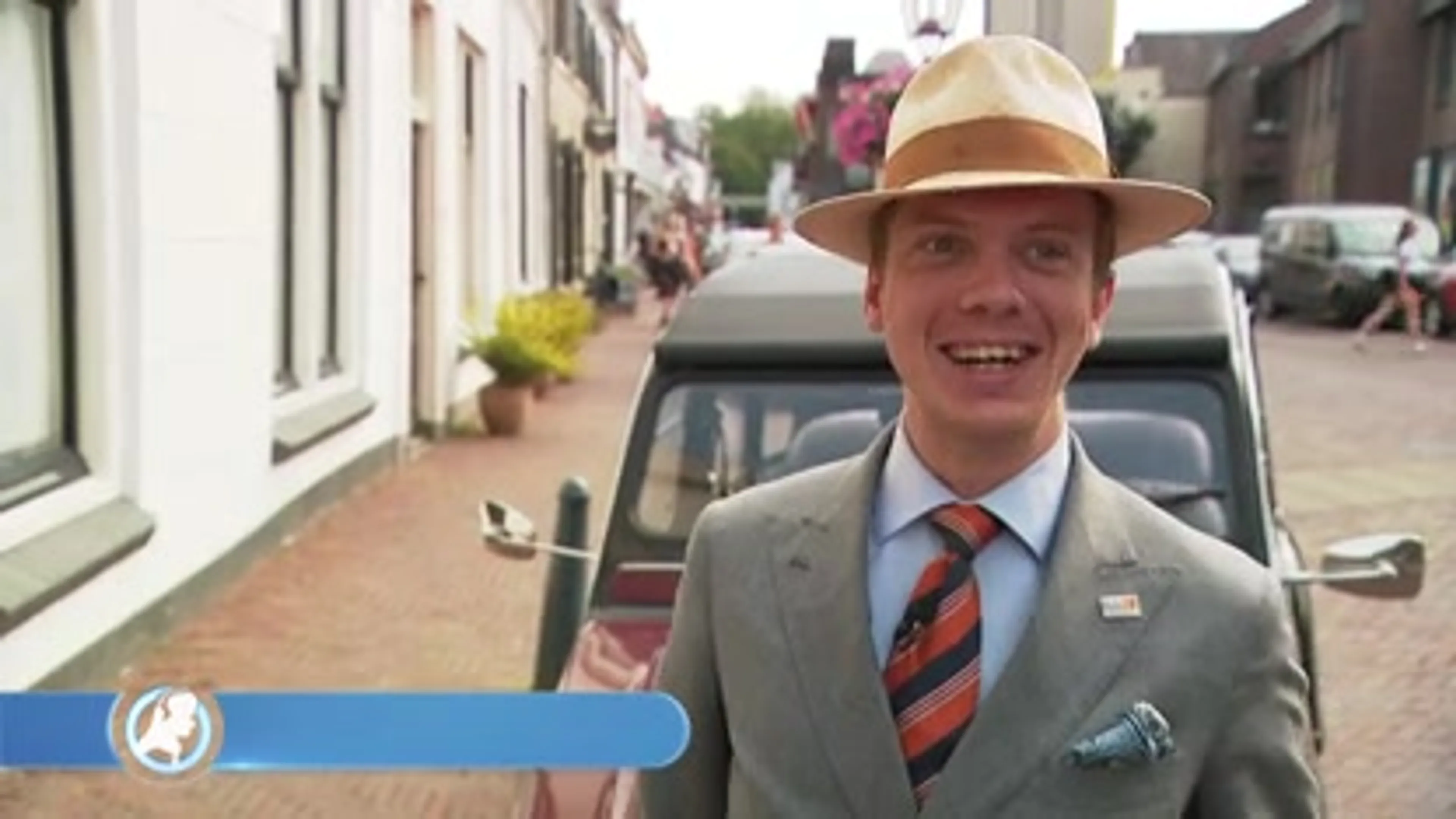 VIDEO: Man met autopech oefent stijldansroutine op parkeerplaats